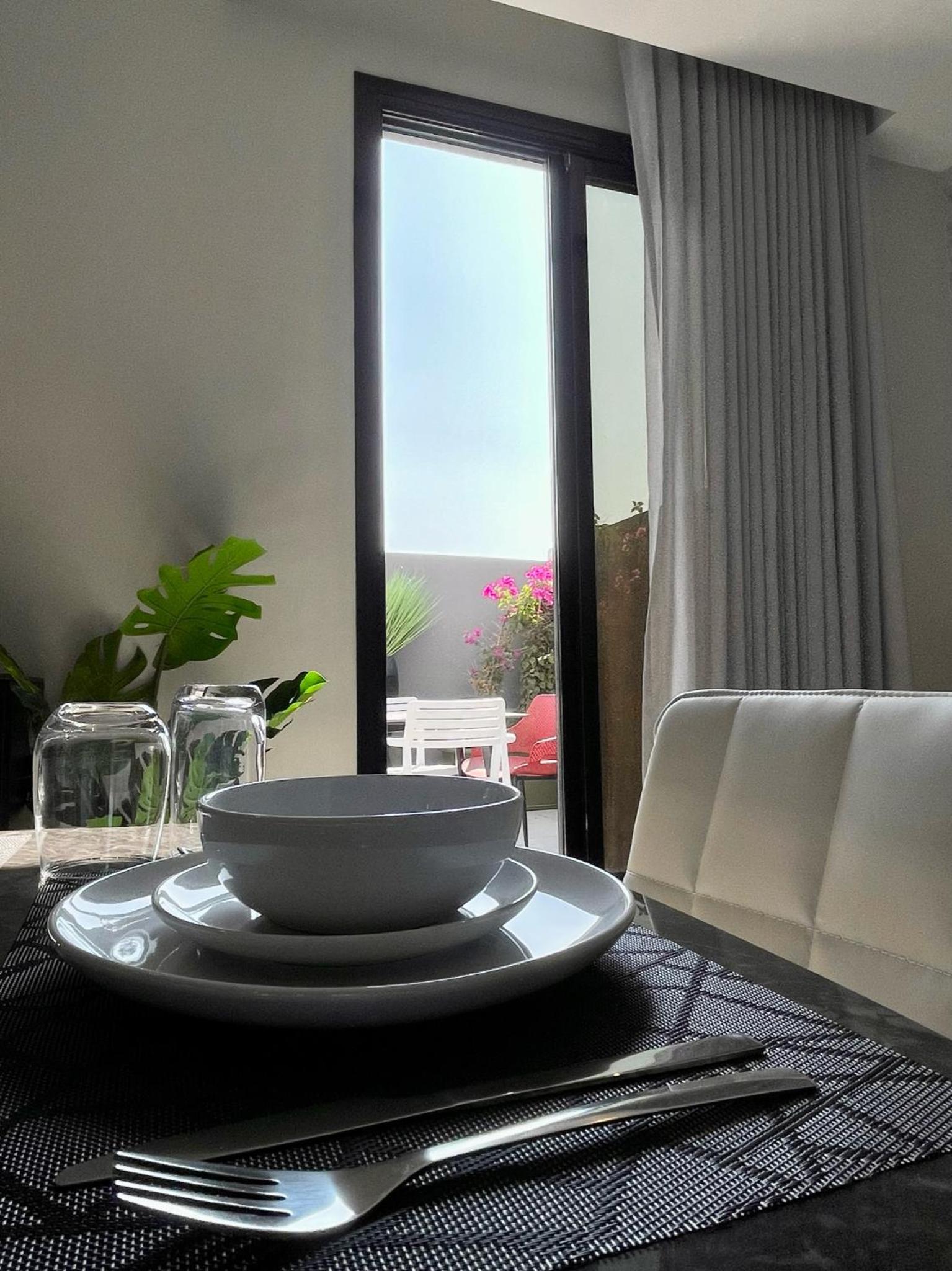 C Living - Executive - AQIQ