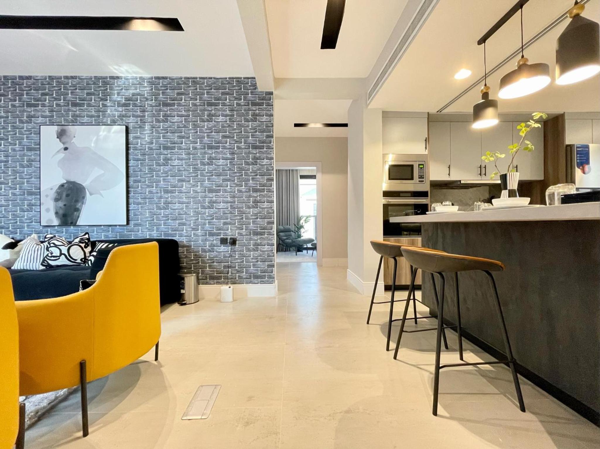 C Living - Executive - AQIQ