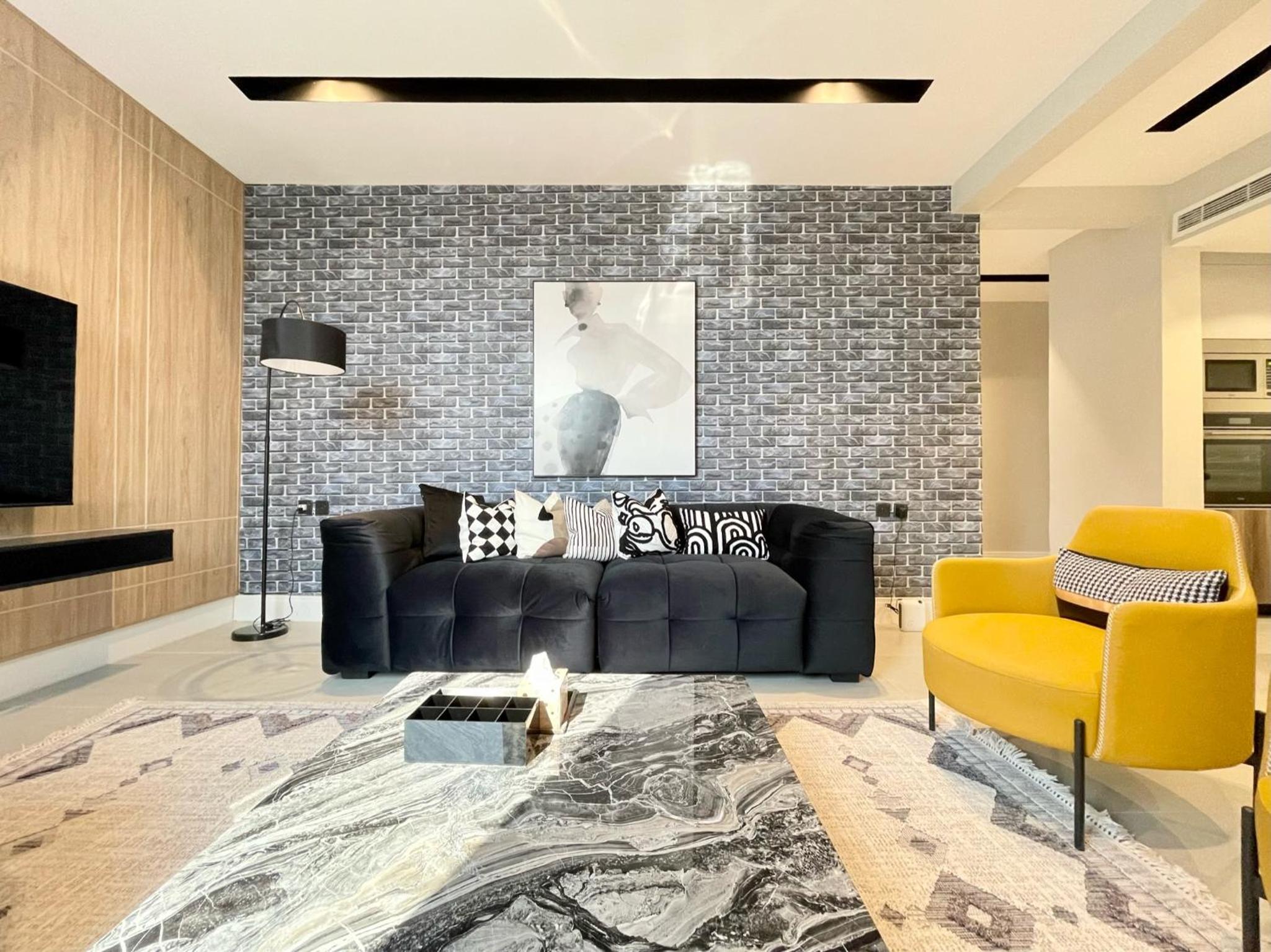 C Living - Executive - AQIQ
