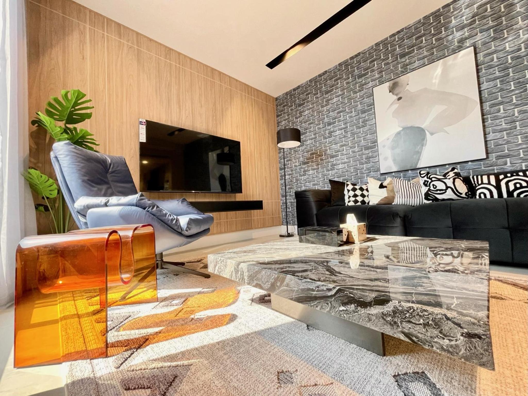 C Living - Executive - AQIQ