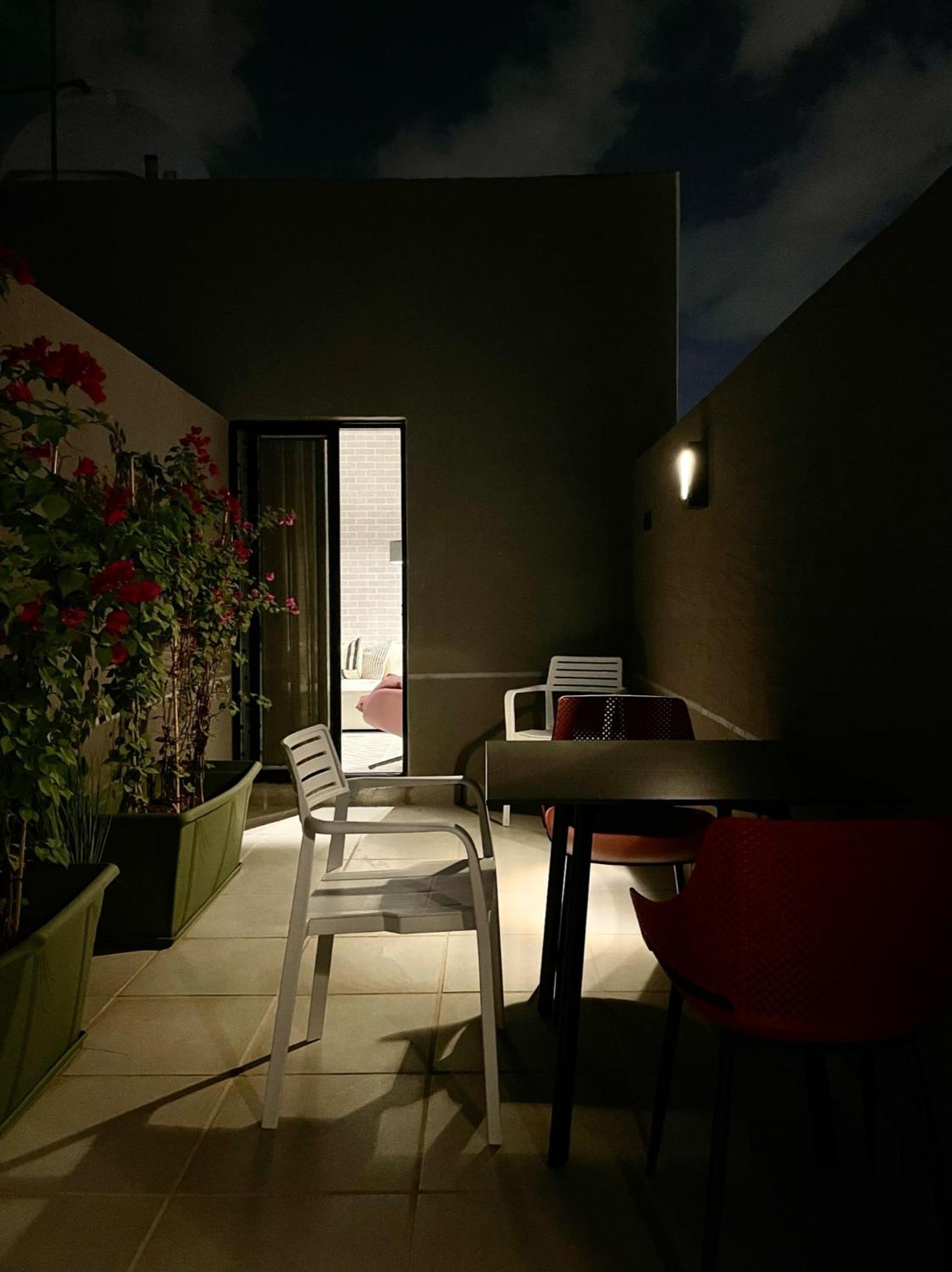 C Living - Executive - AQIQ