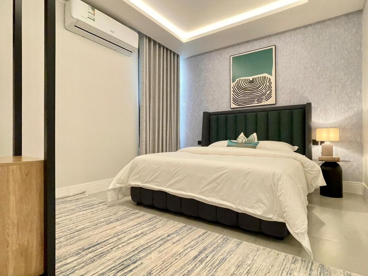 C Living - Executive - AQIQ