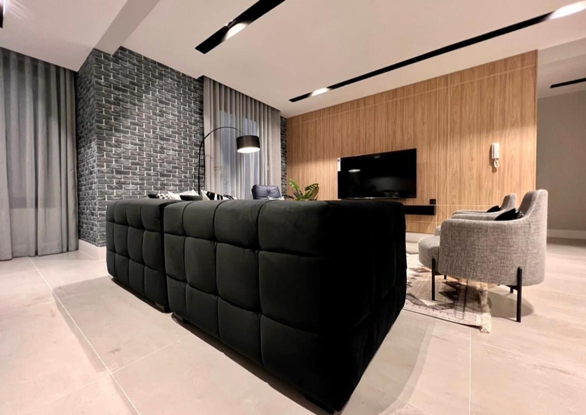 C Living - Executive - AQIQ