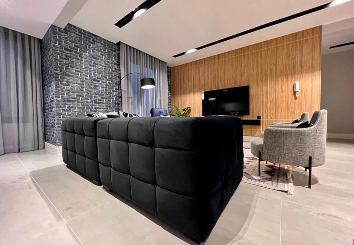 C Living - Executive - AQIQ