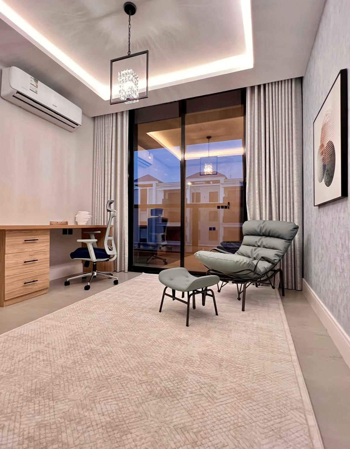C Living - Executive - AQIQ