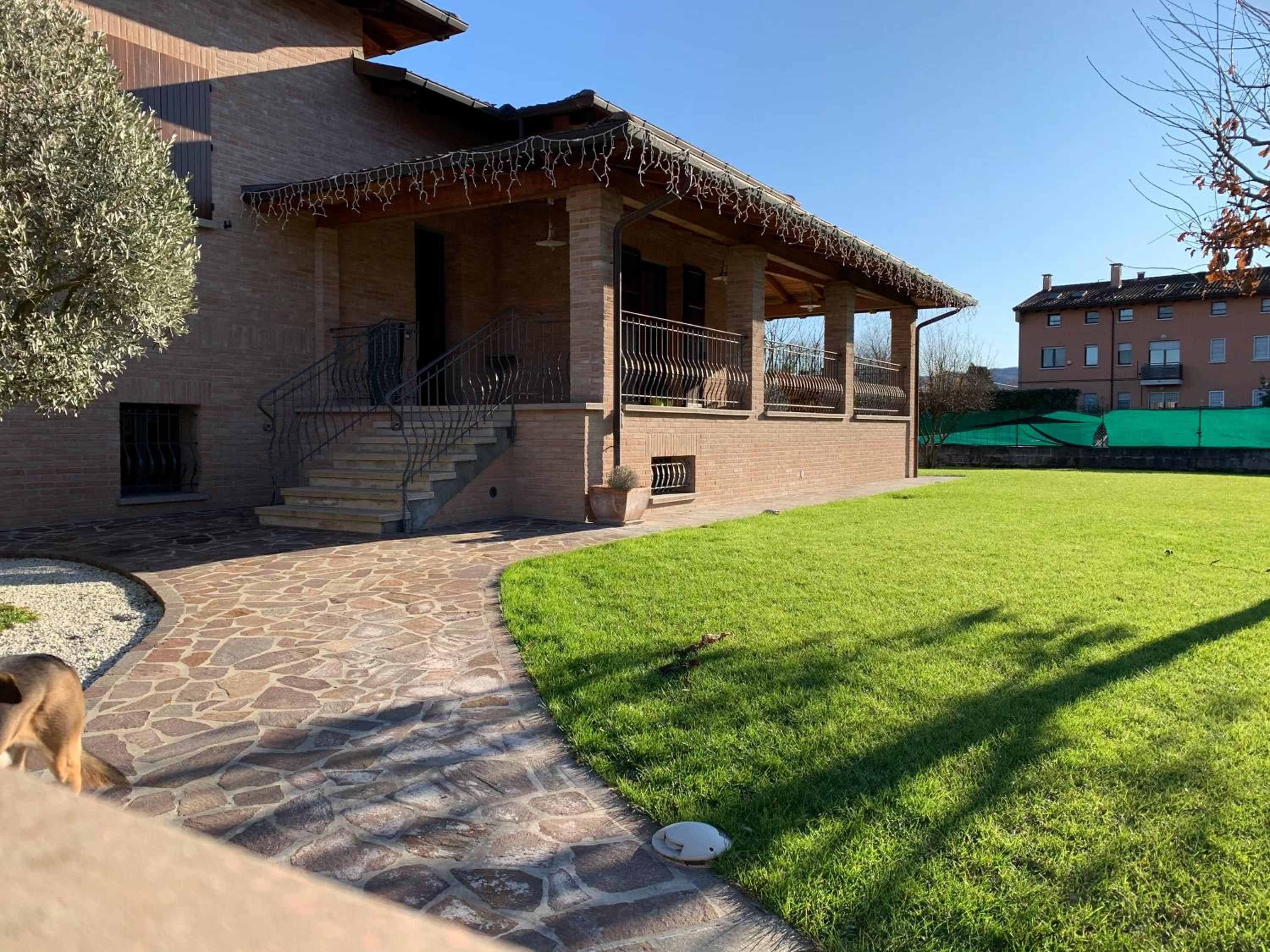 Appartamento con giardino view 2
