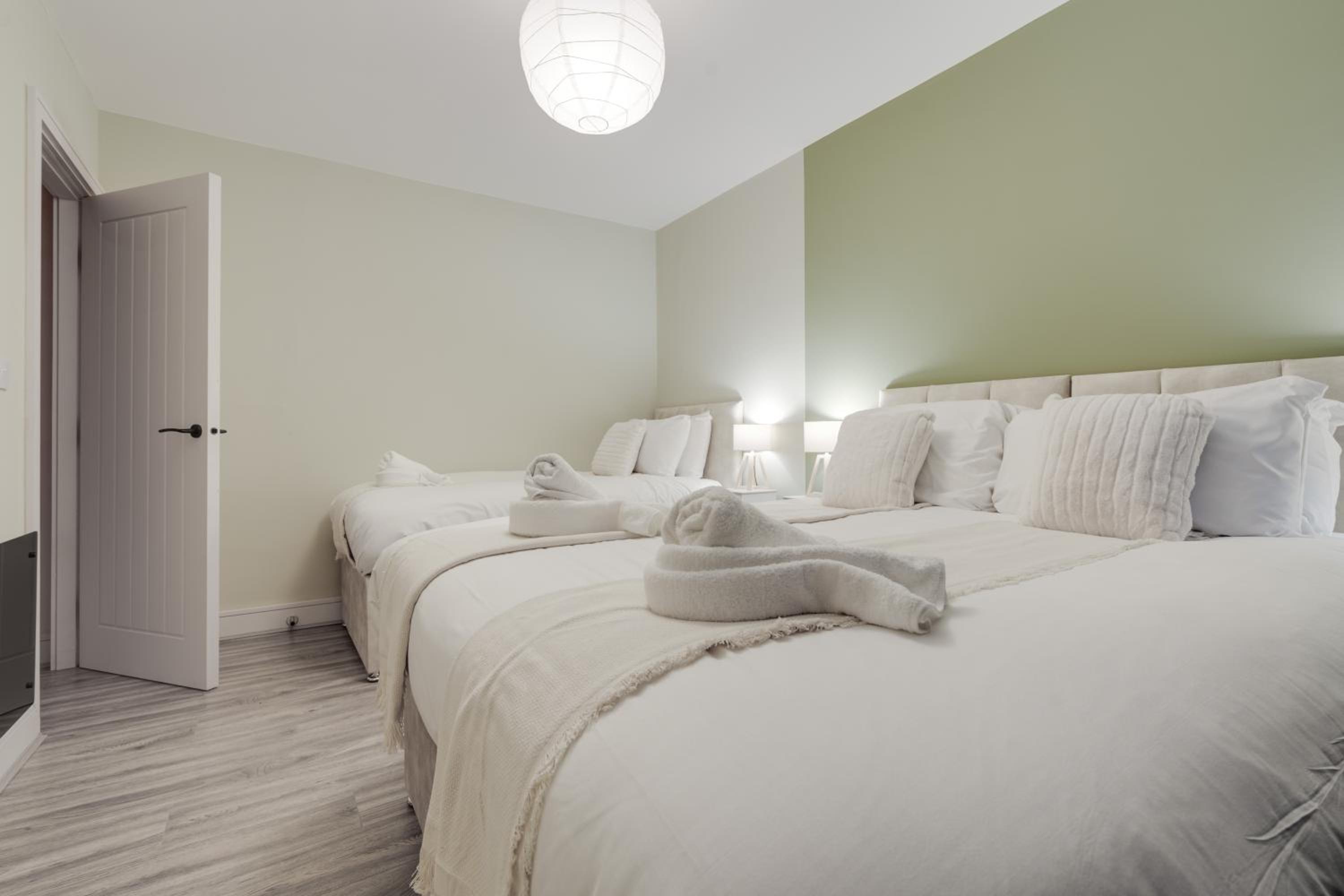 Beach Apartment - 2 Bedrooms Free WiFi Parking view 3