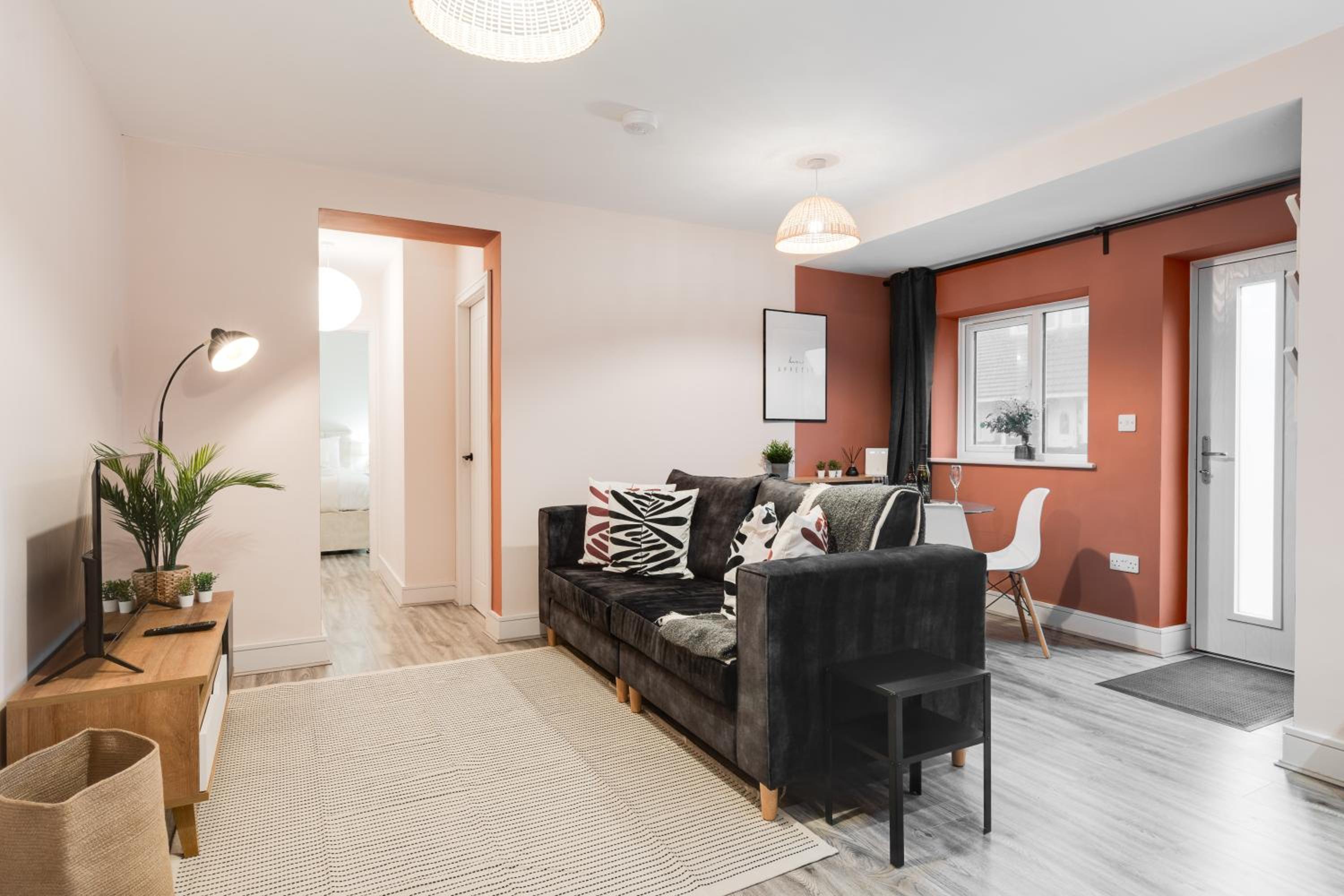 Beach Apartment - 2 Bedrooms Free WiFi Parking view 2