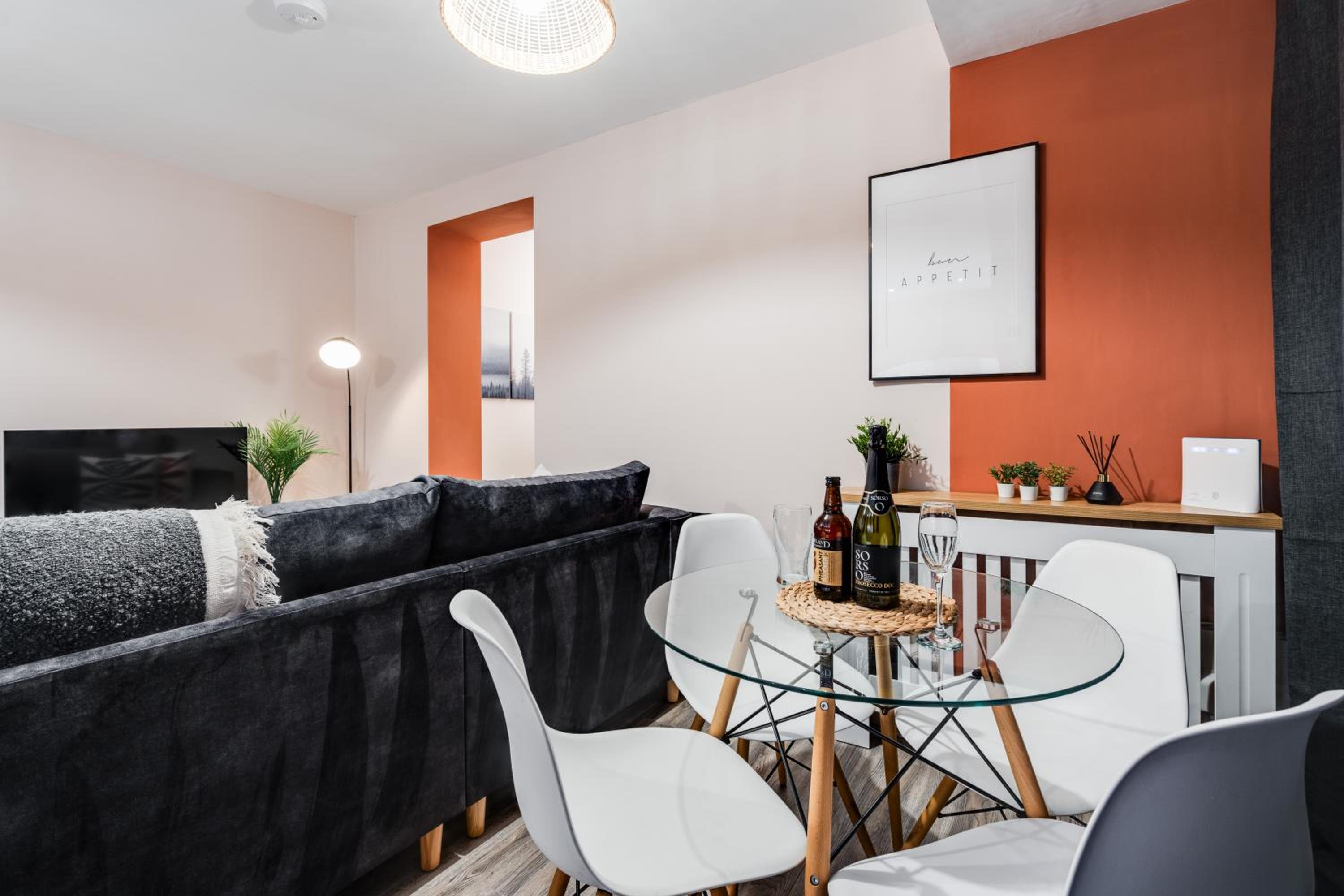 Beach Apartment - 2 Bedrooms Free WiFi Parking view 5