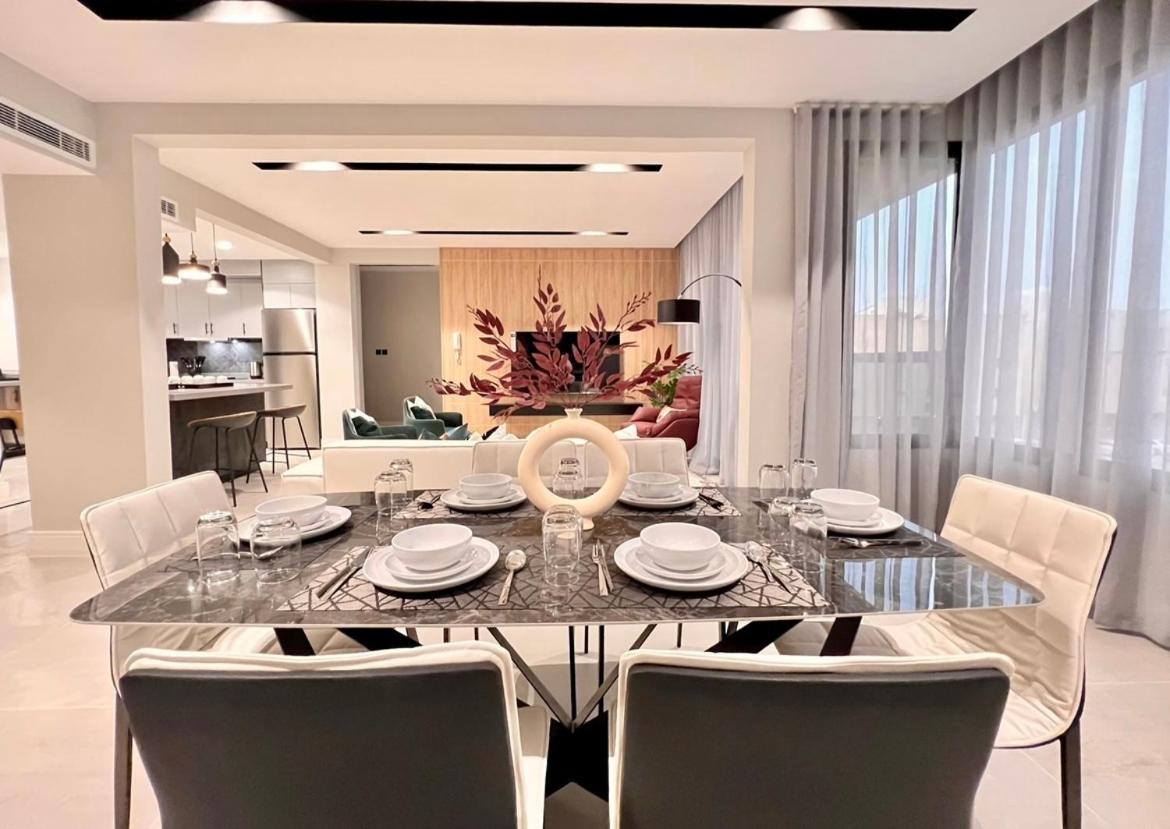 C Living - Executive - AQIQ