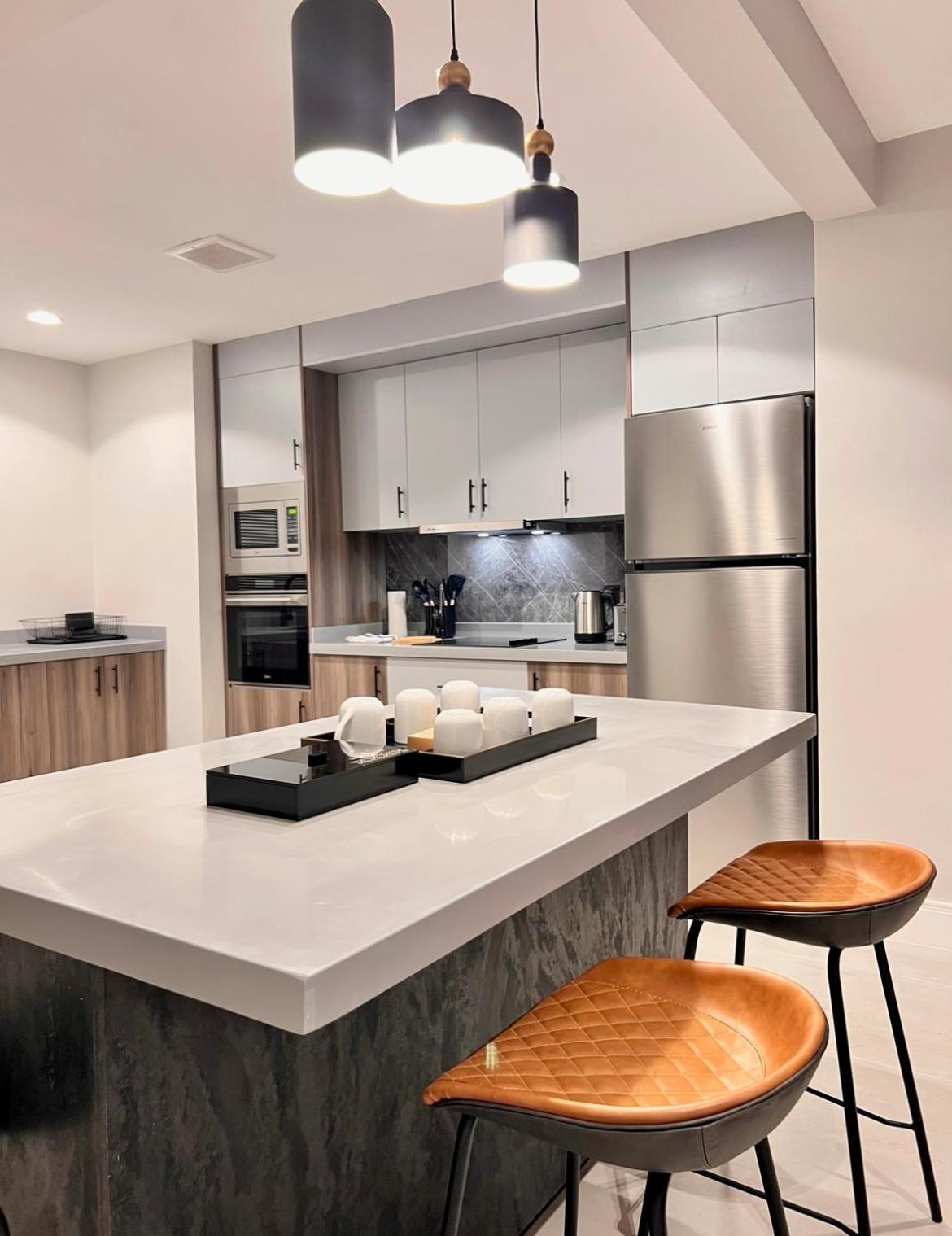 C Living - Executive - AQIQ