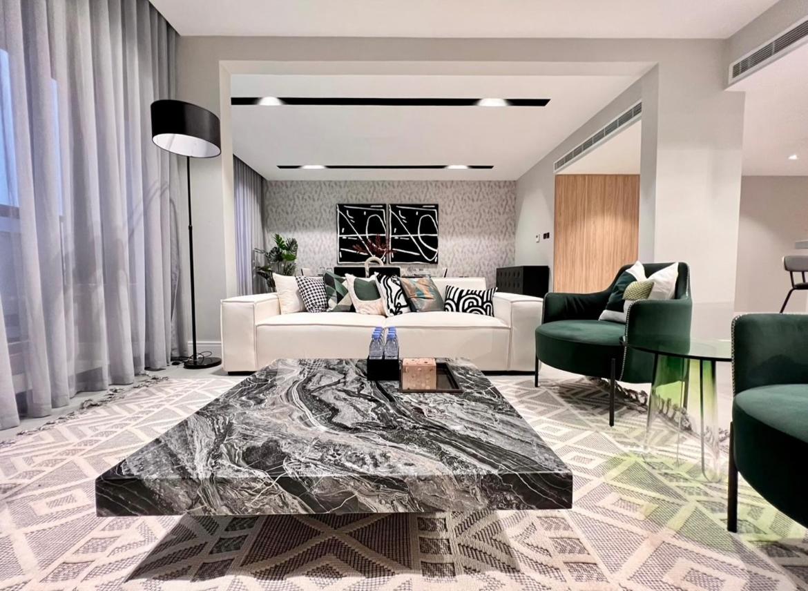 C Living - Executive - AQIQ