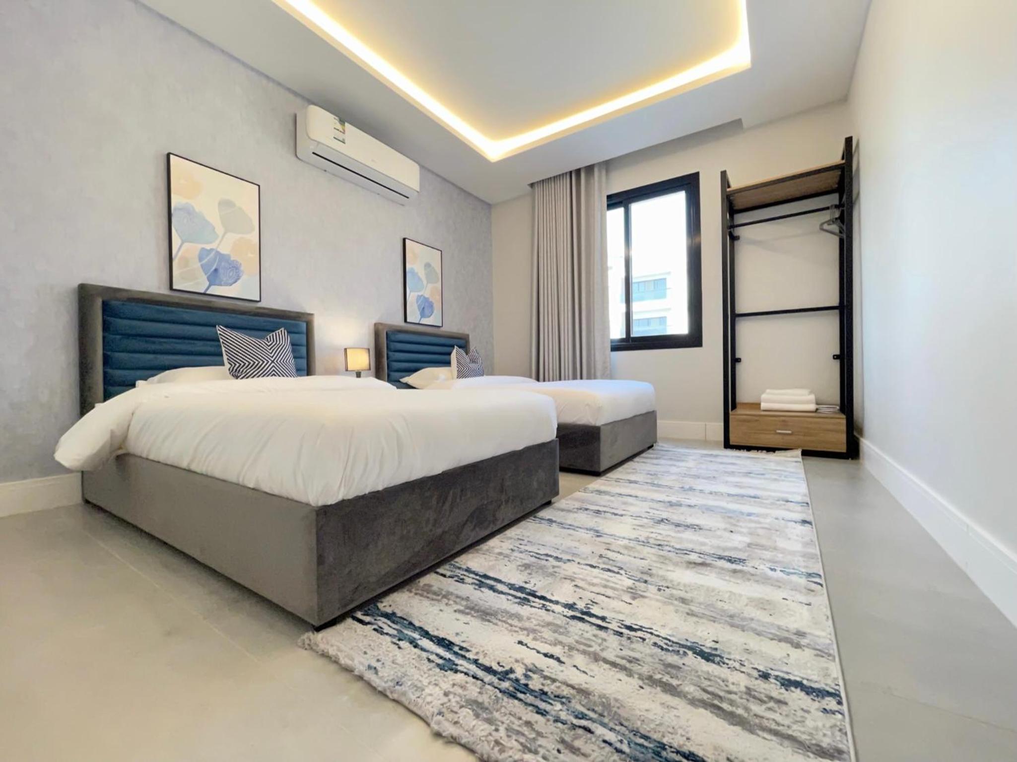 C Living - Executive - AQIQ