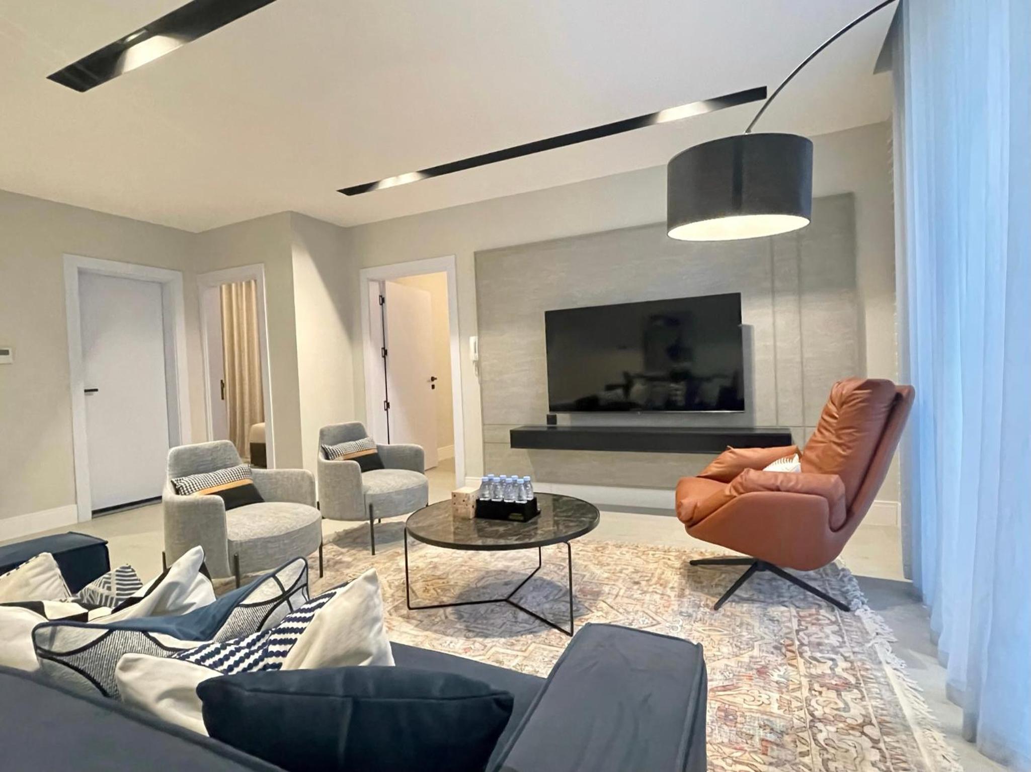 C Living - Executive - AQIQ