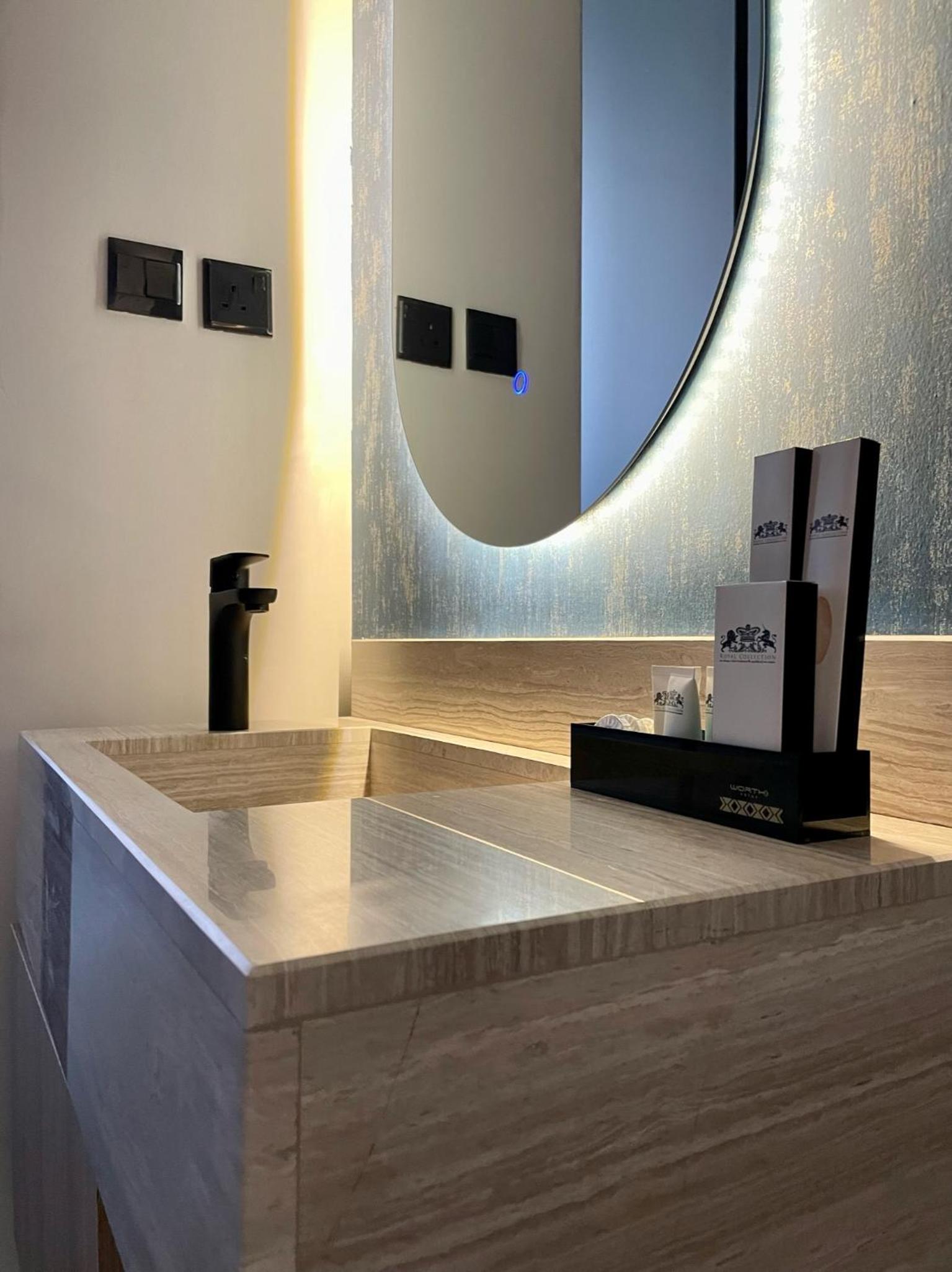 C Living - Executive - AQIQ