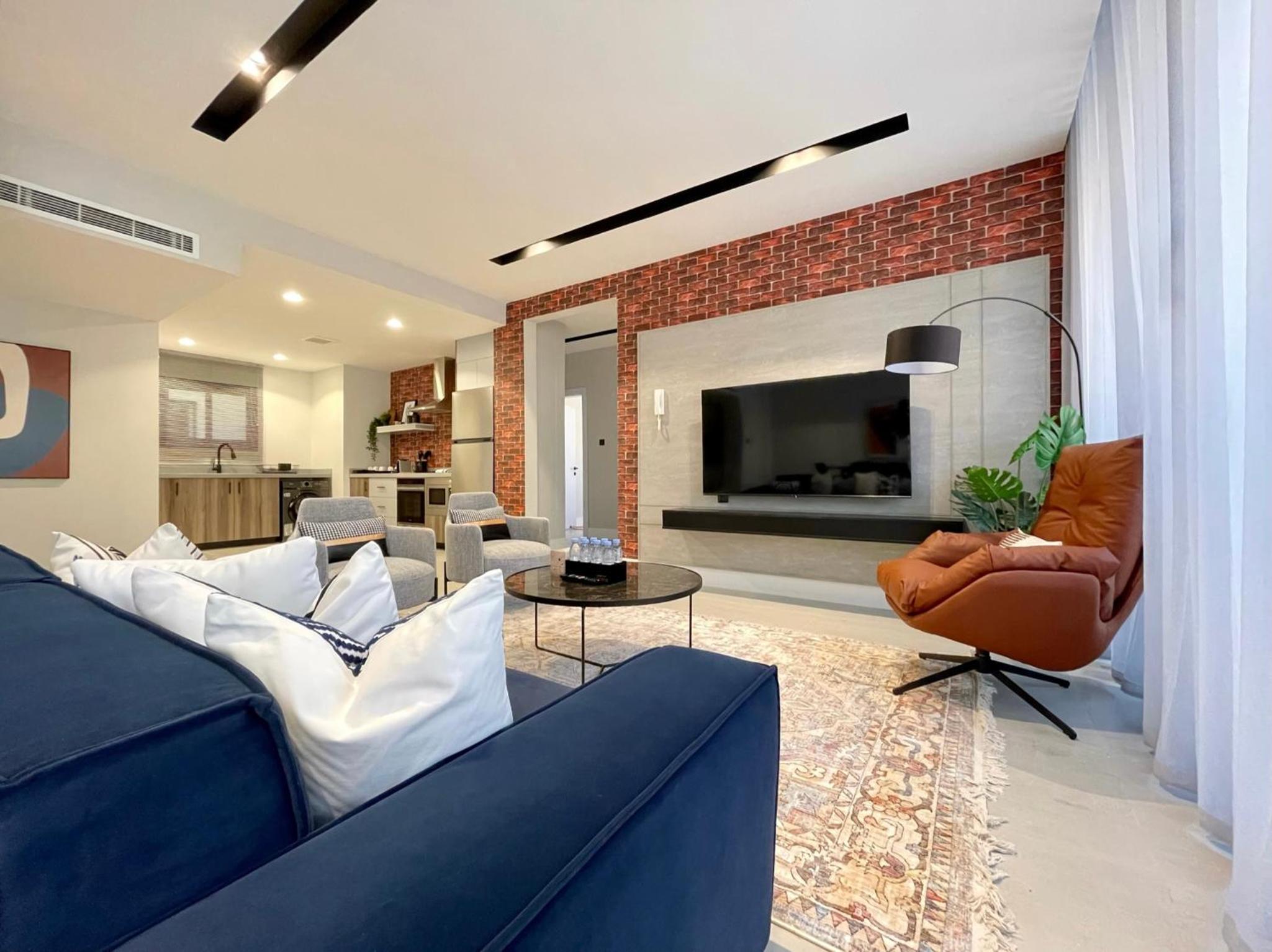 C Living - Executive - AQIQ