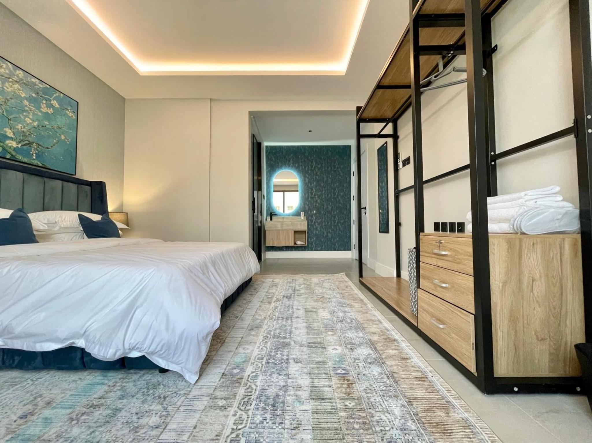 C Living - Executive - AQIQ
