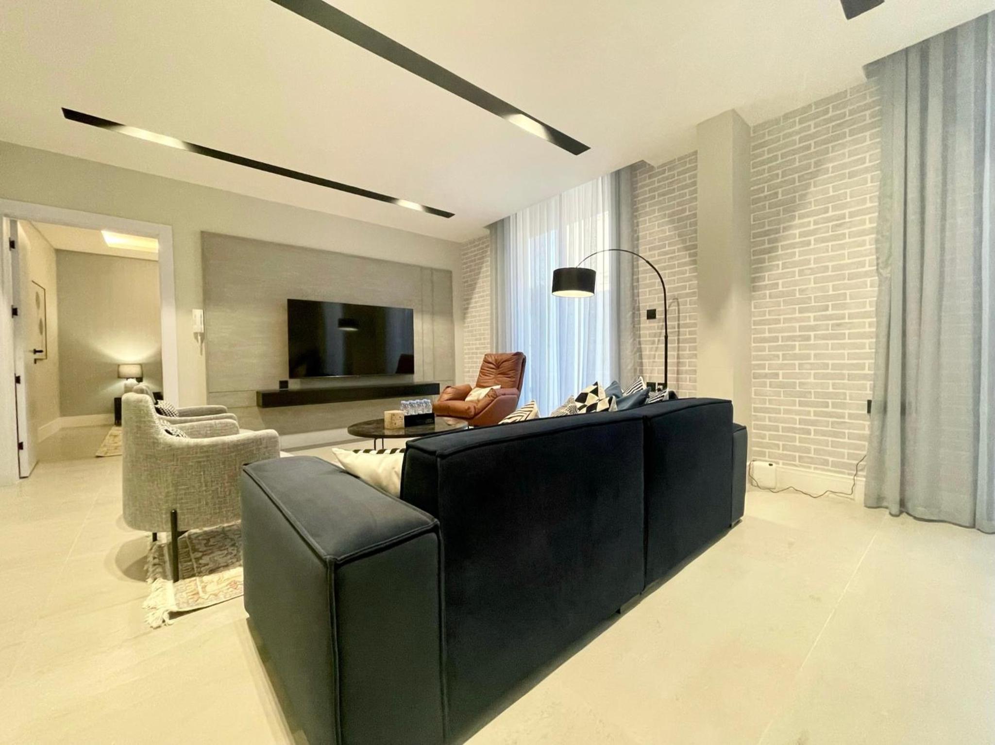 C Living - Executive - AQIQ