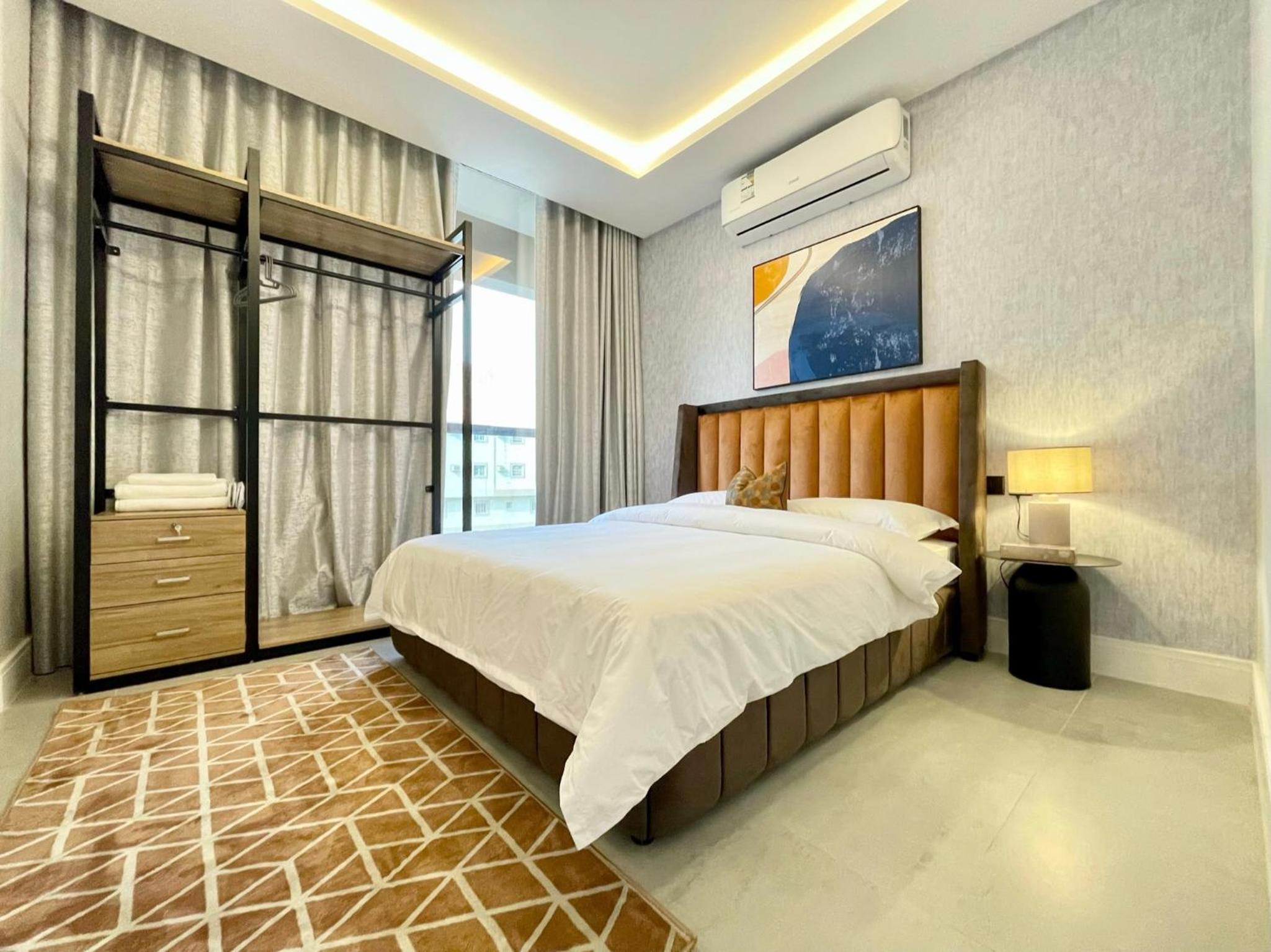 C Living - Executive - AQIQ