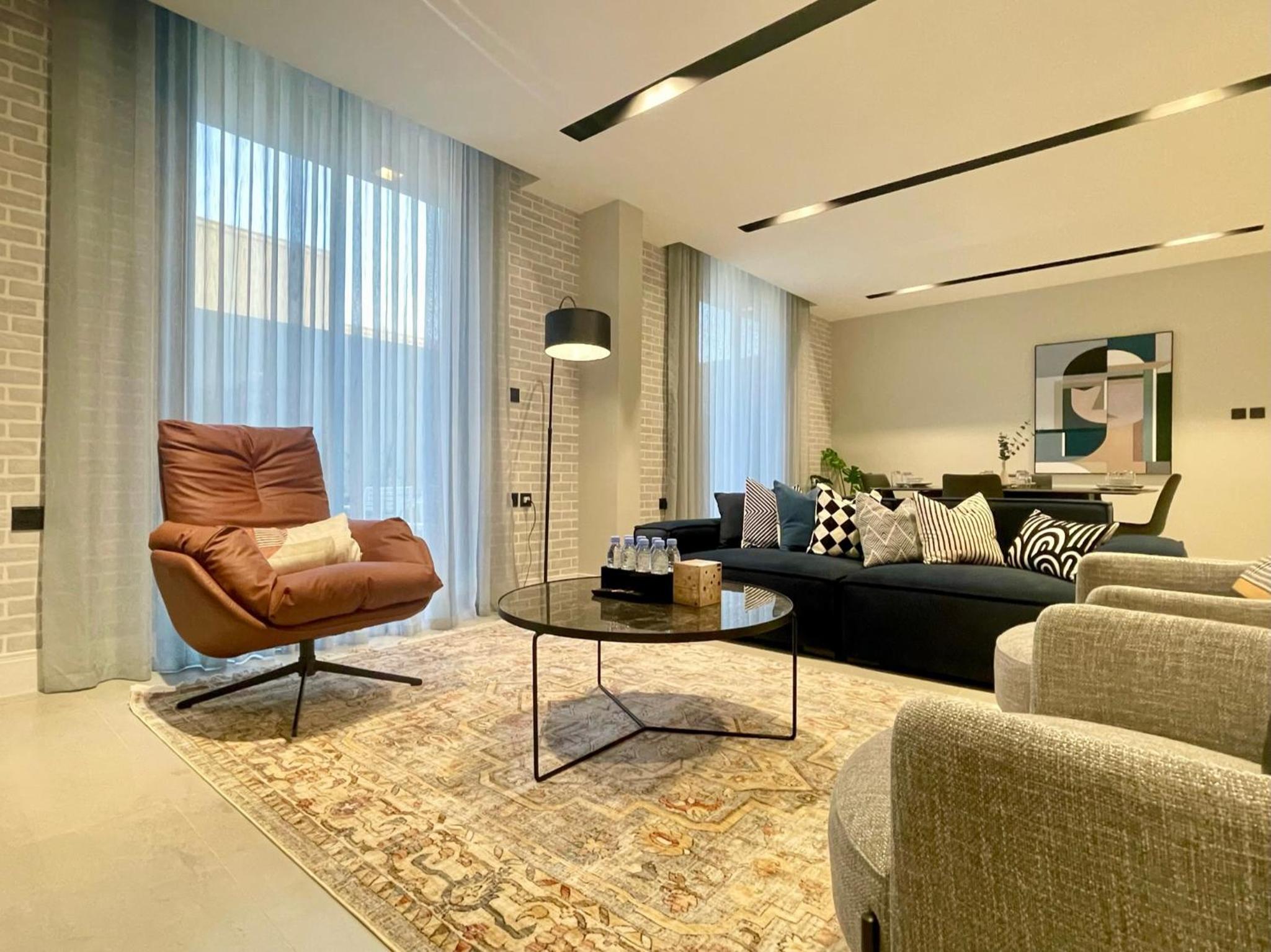 C Living - Executive - AQIQ