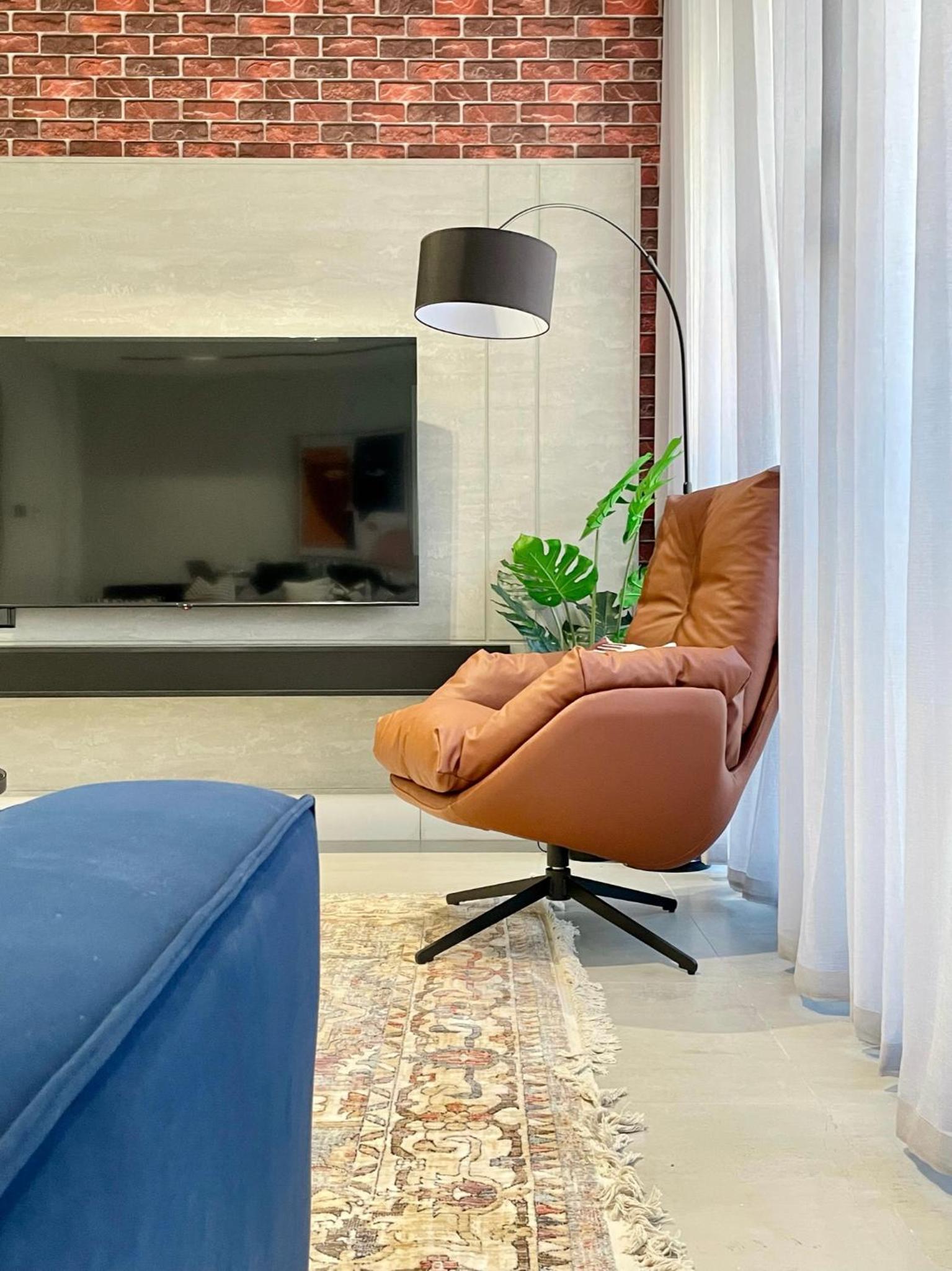 C Living - Executive - AQIQ