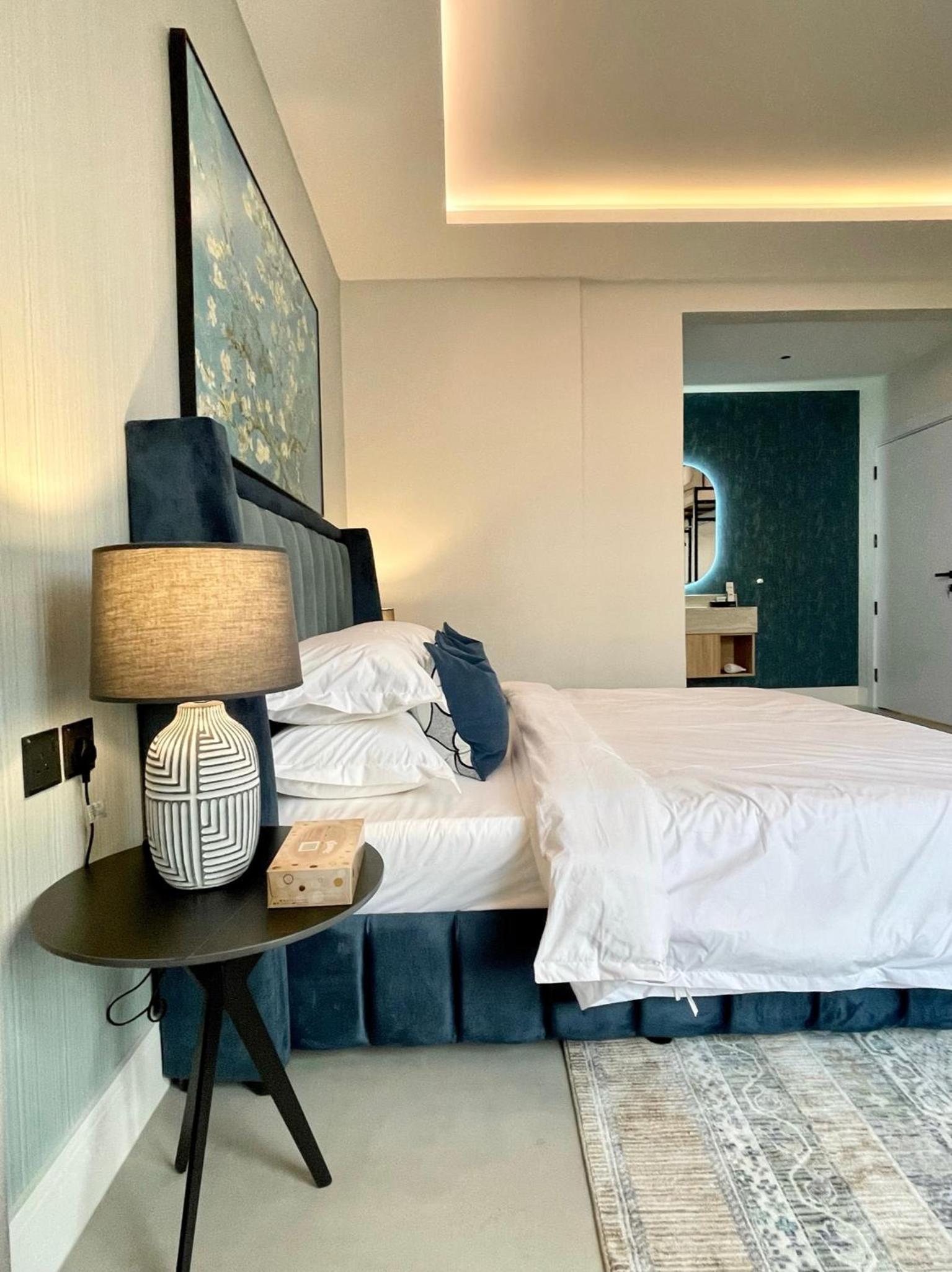 C Living - Executive - AQIQ