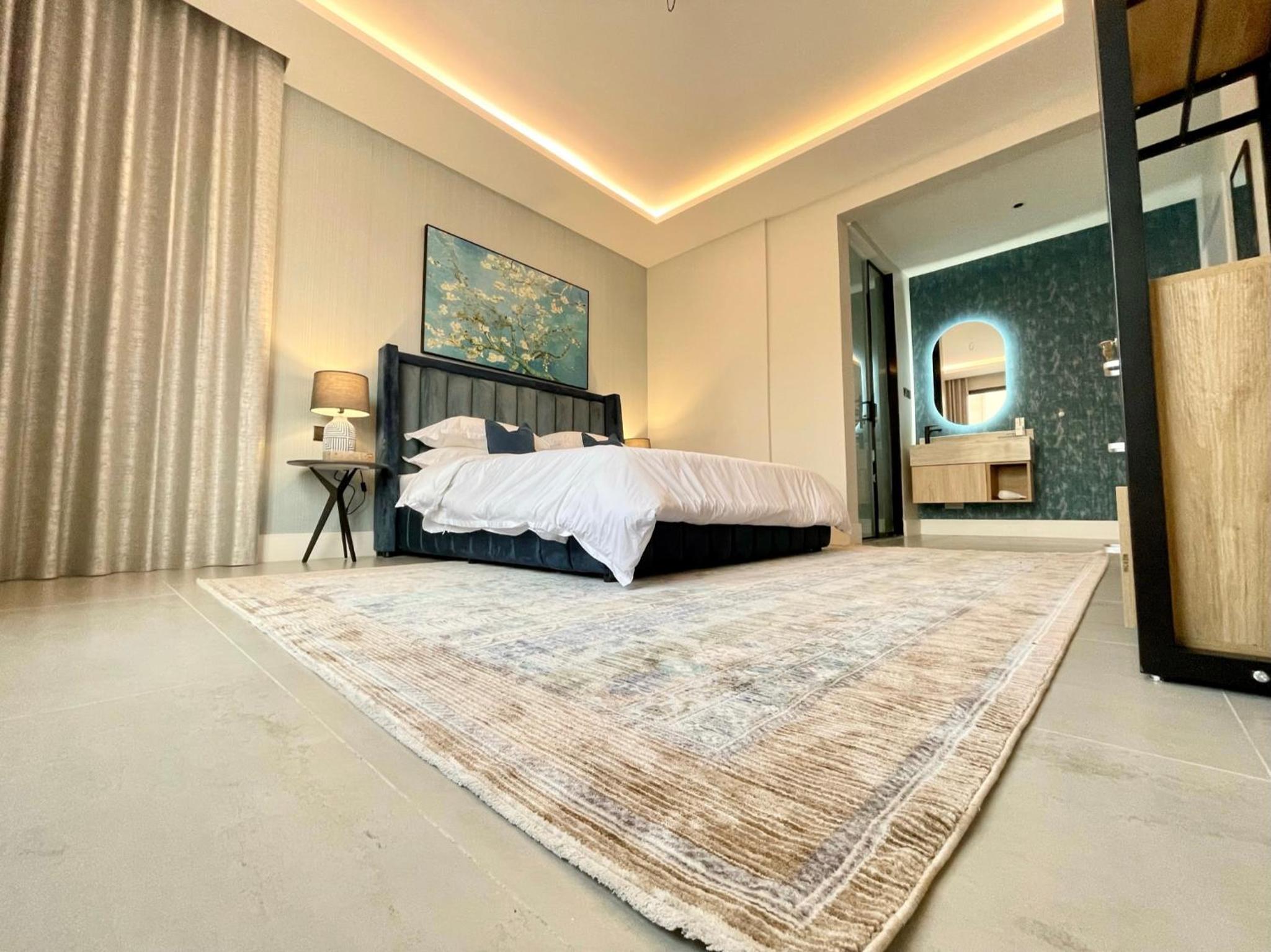 C Living - Executive - AQIQ