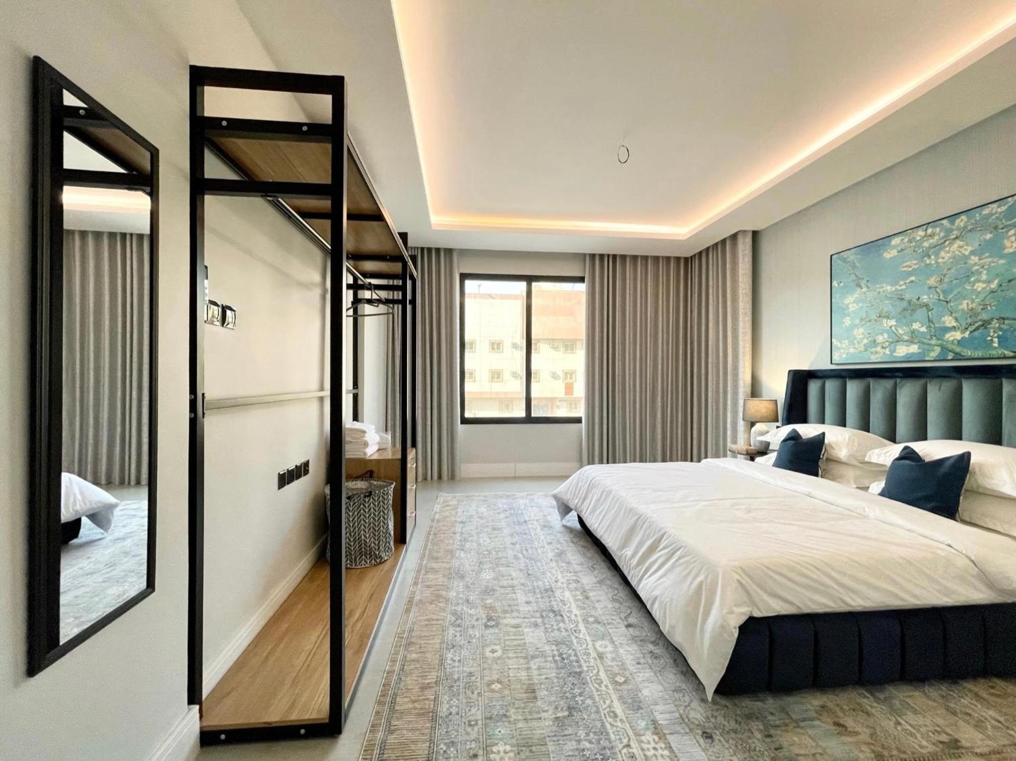 C Living - Executive - AQIQ