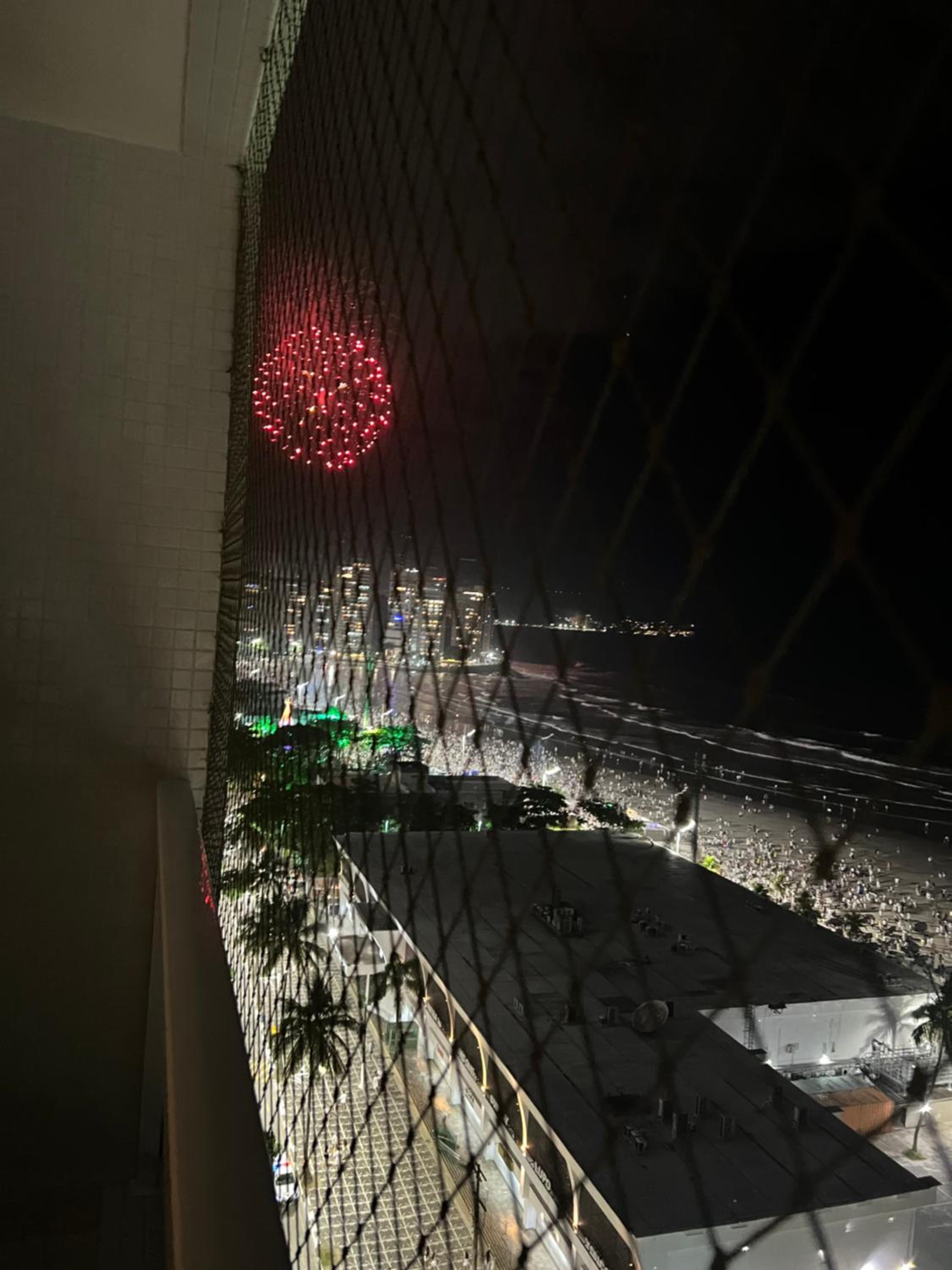 Apartamento frente mar Guarujá Pitangueiras pé na areia