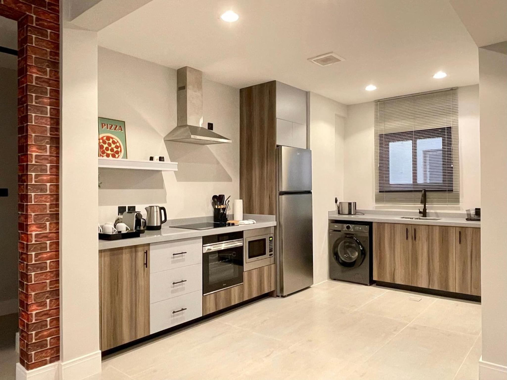 C Living - Executive - AQIQ
