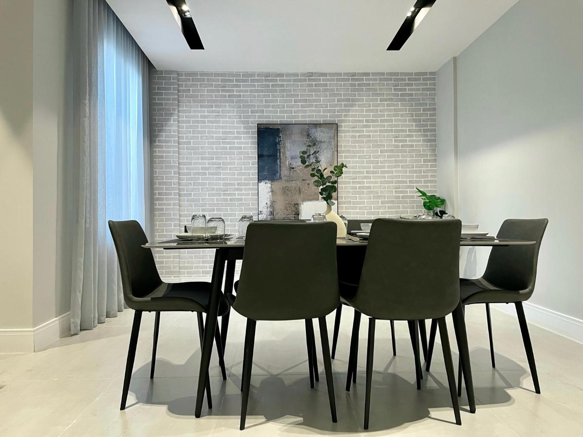 C Living - Executive - AQIQ