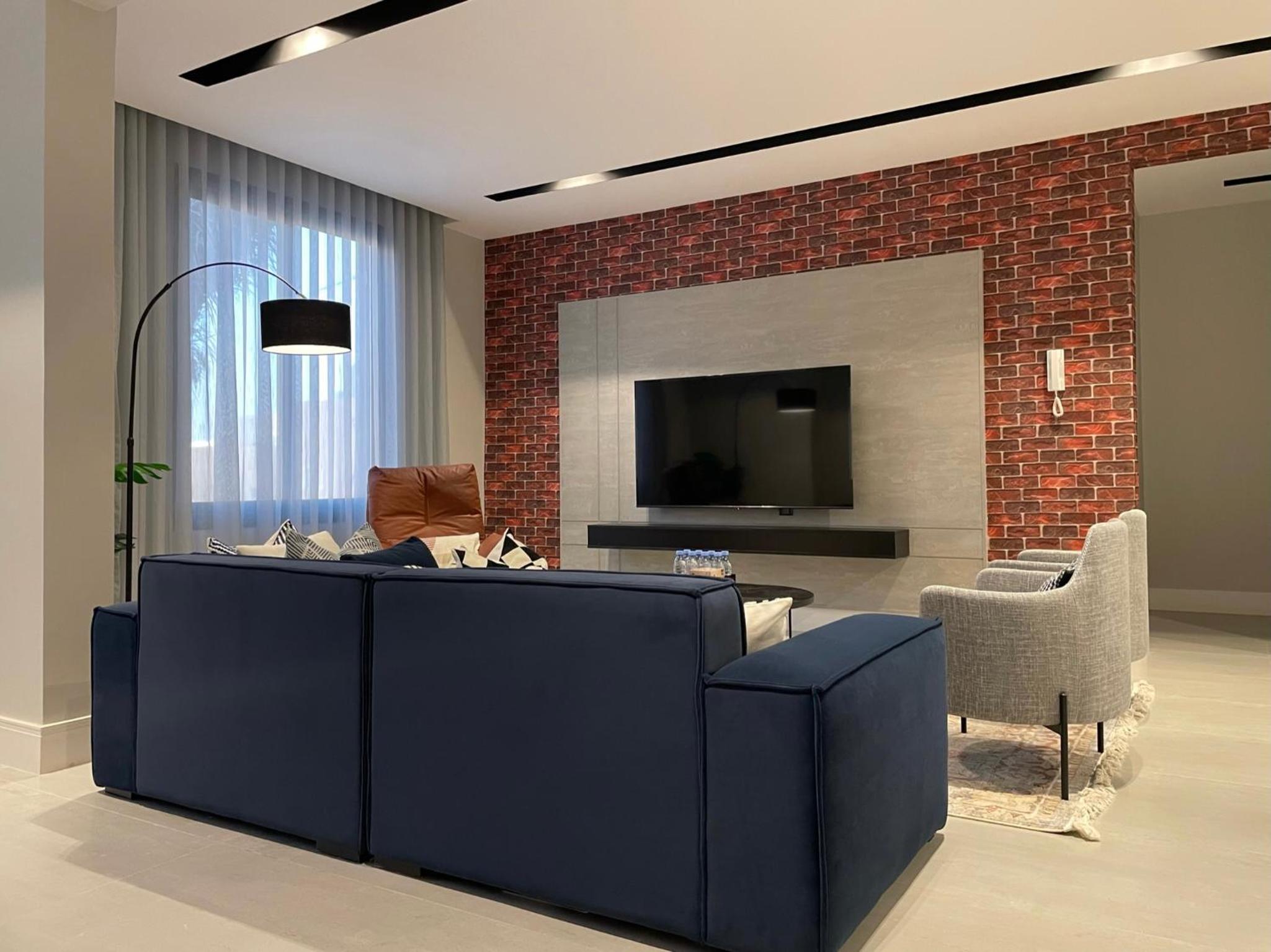 C Living - Executive - AQIQ