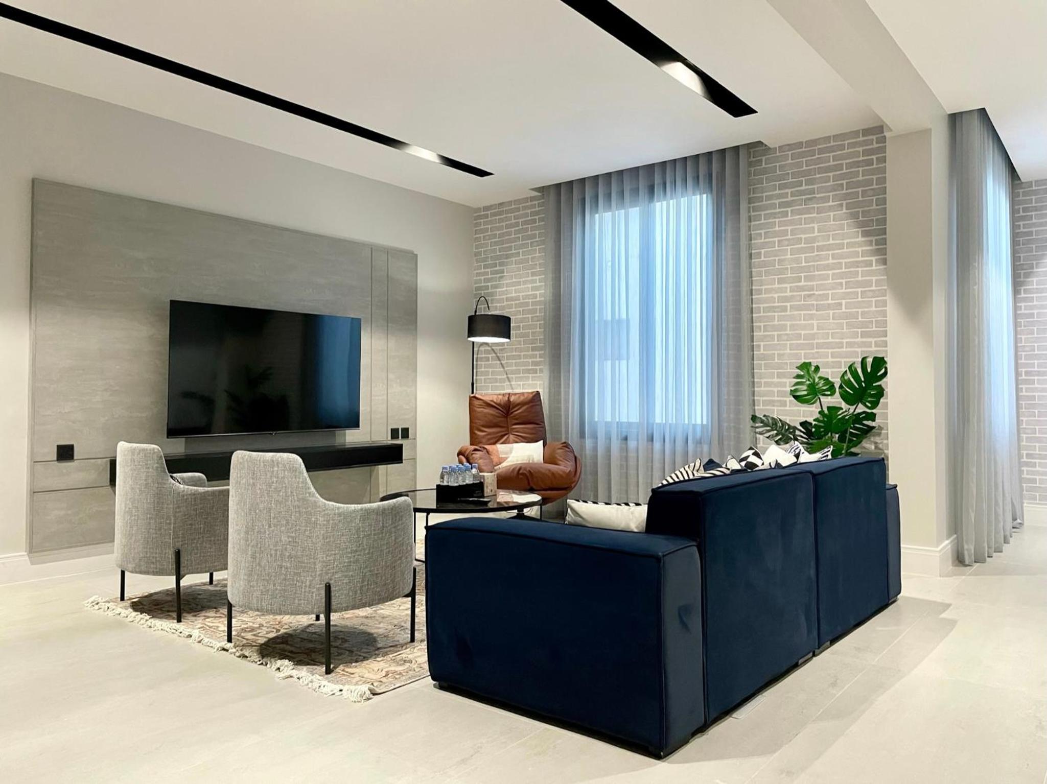 C Living - Executive - AQIQ