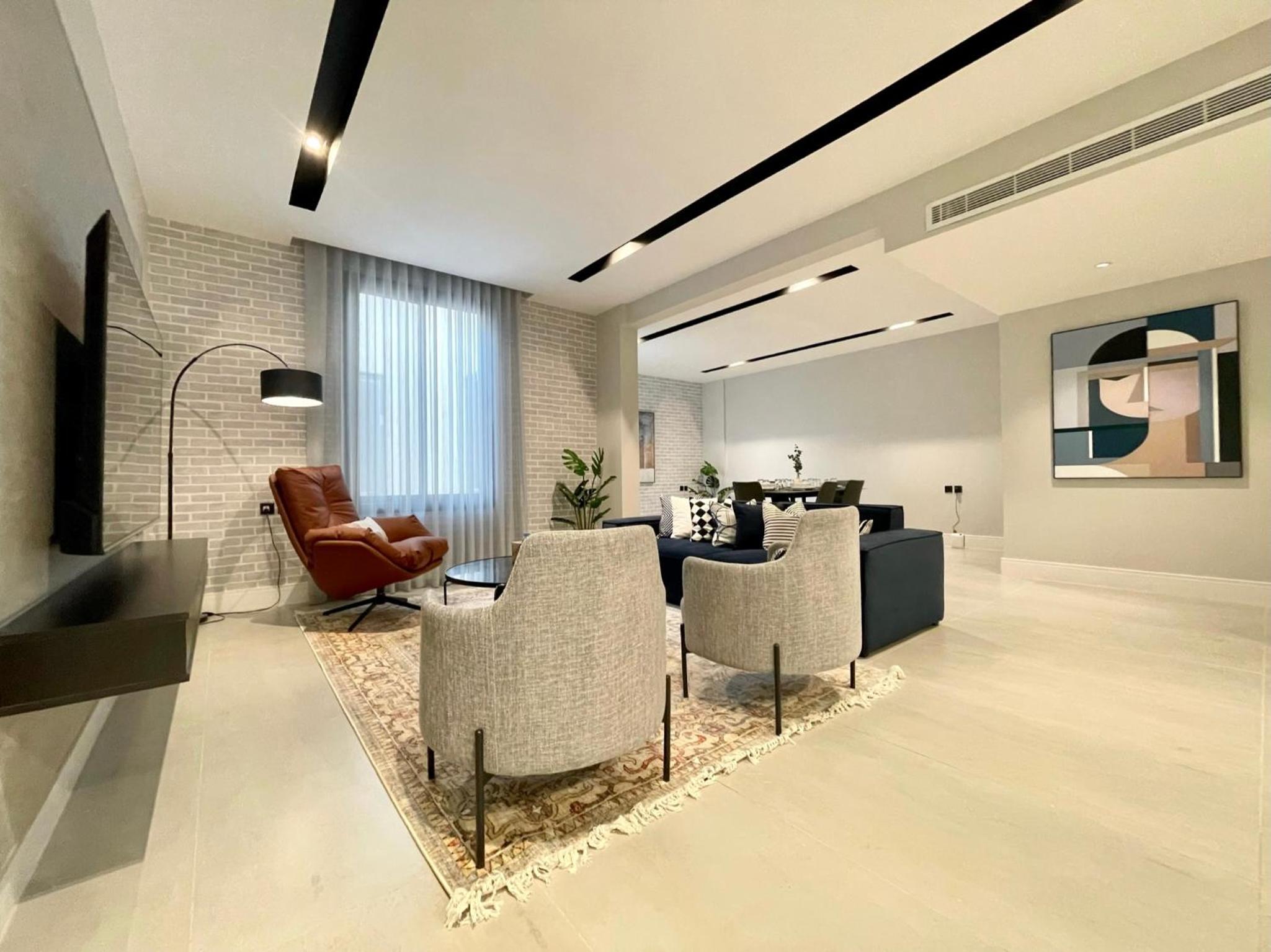 C Living - Executive - AQIQ