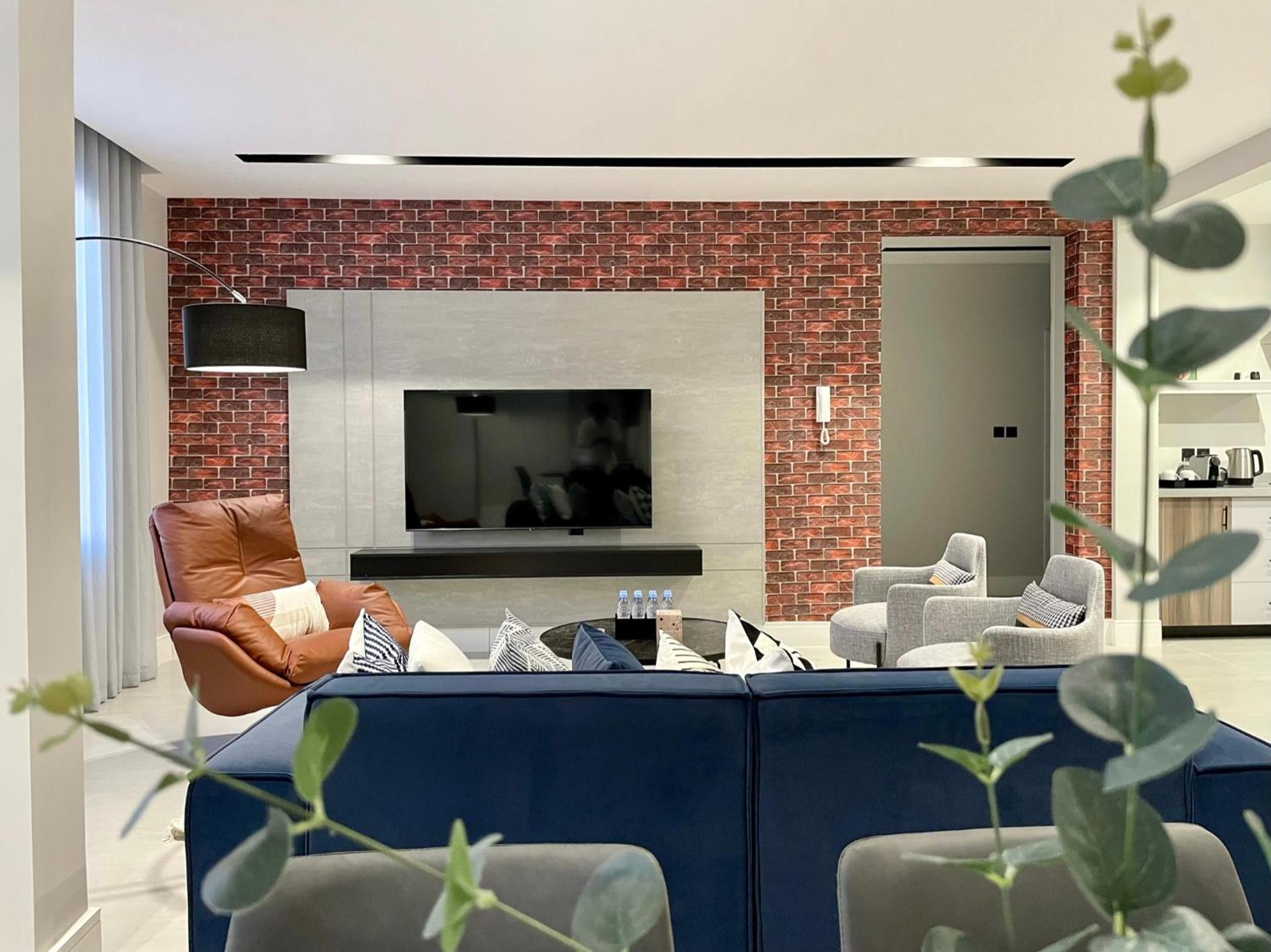 C Living - Executive - AQIQ