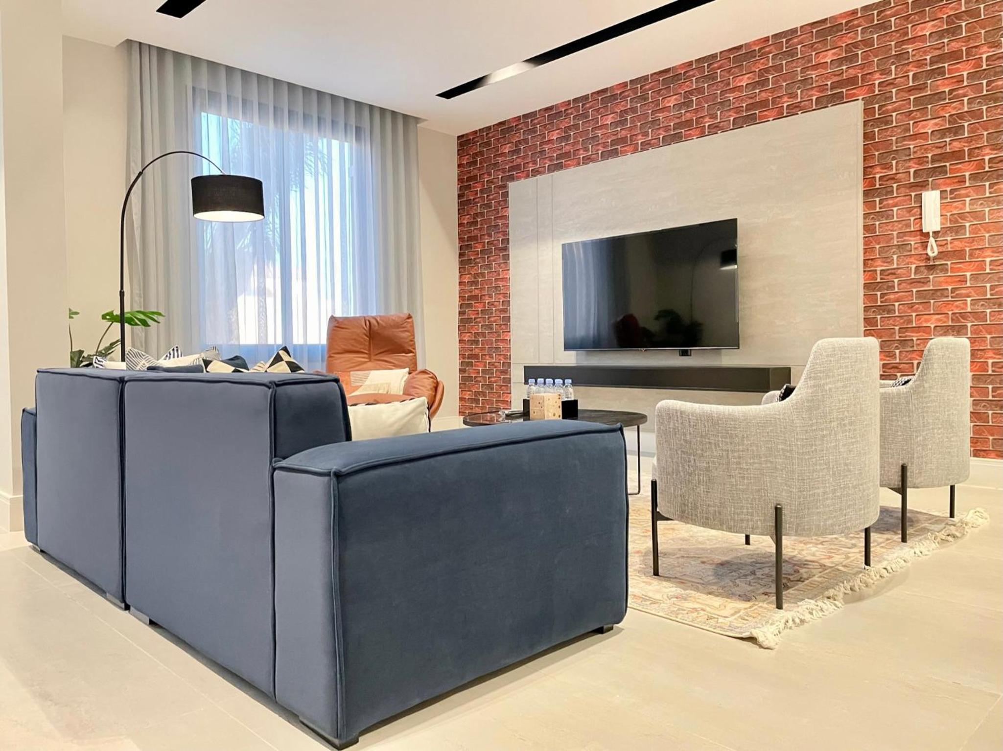 C Living - Executive - AQIQ