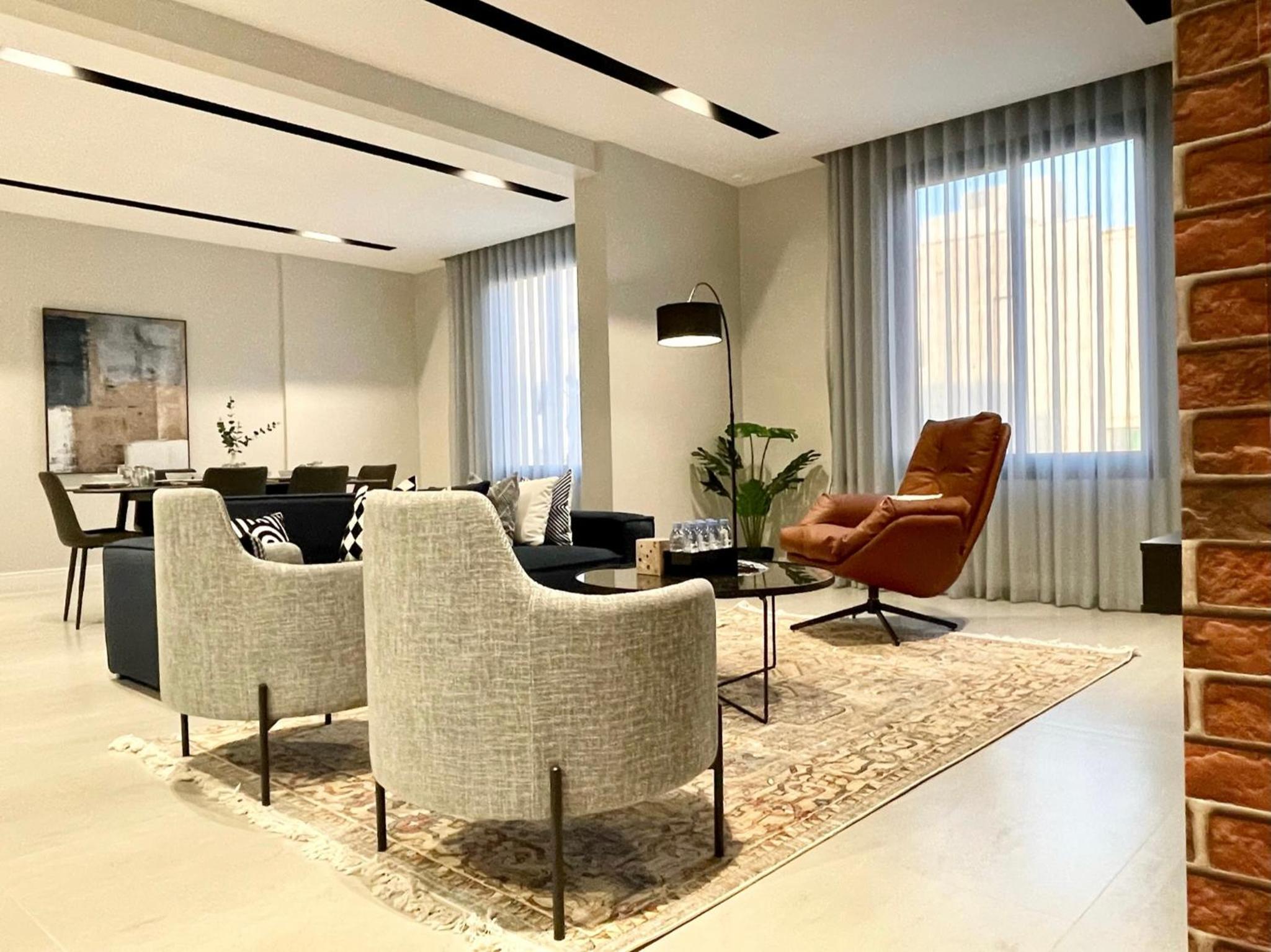 C Living - Executive - AQIQ