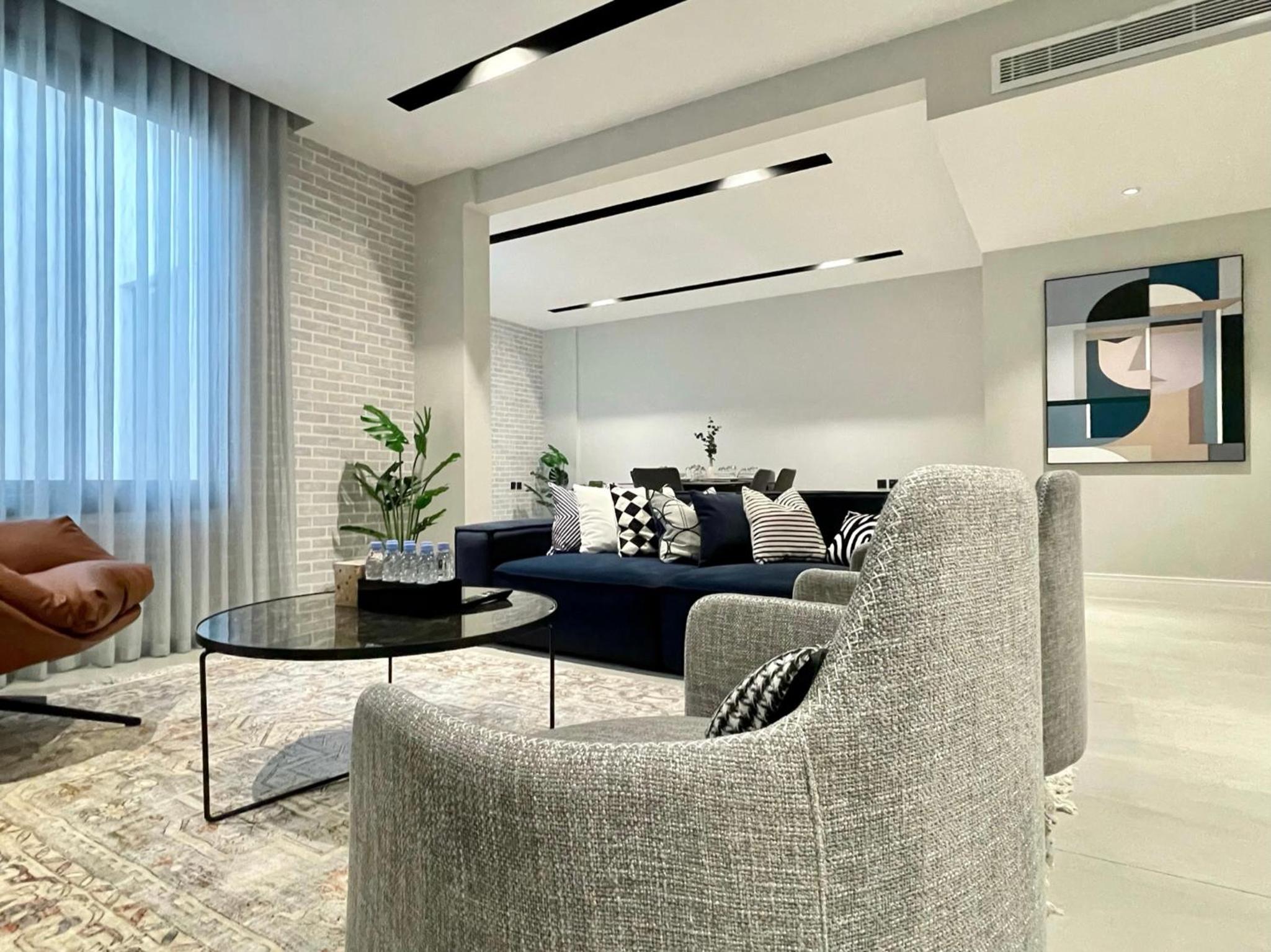 C Living - Executive - AQIQ
