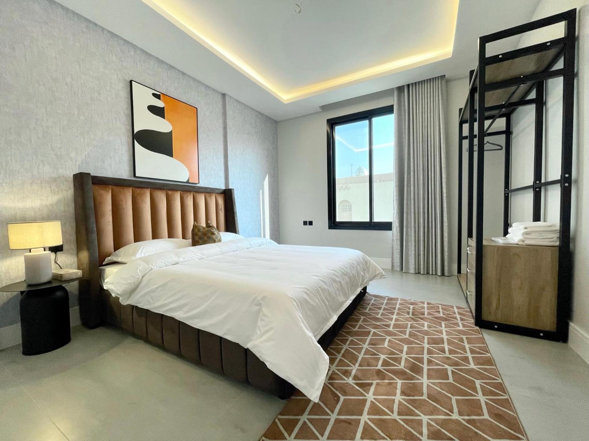 C Living - Executive - AQIQ