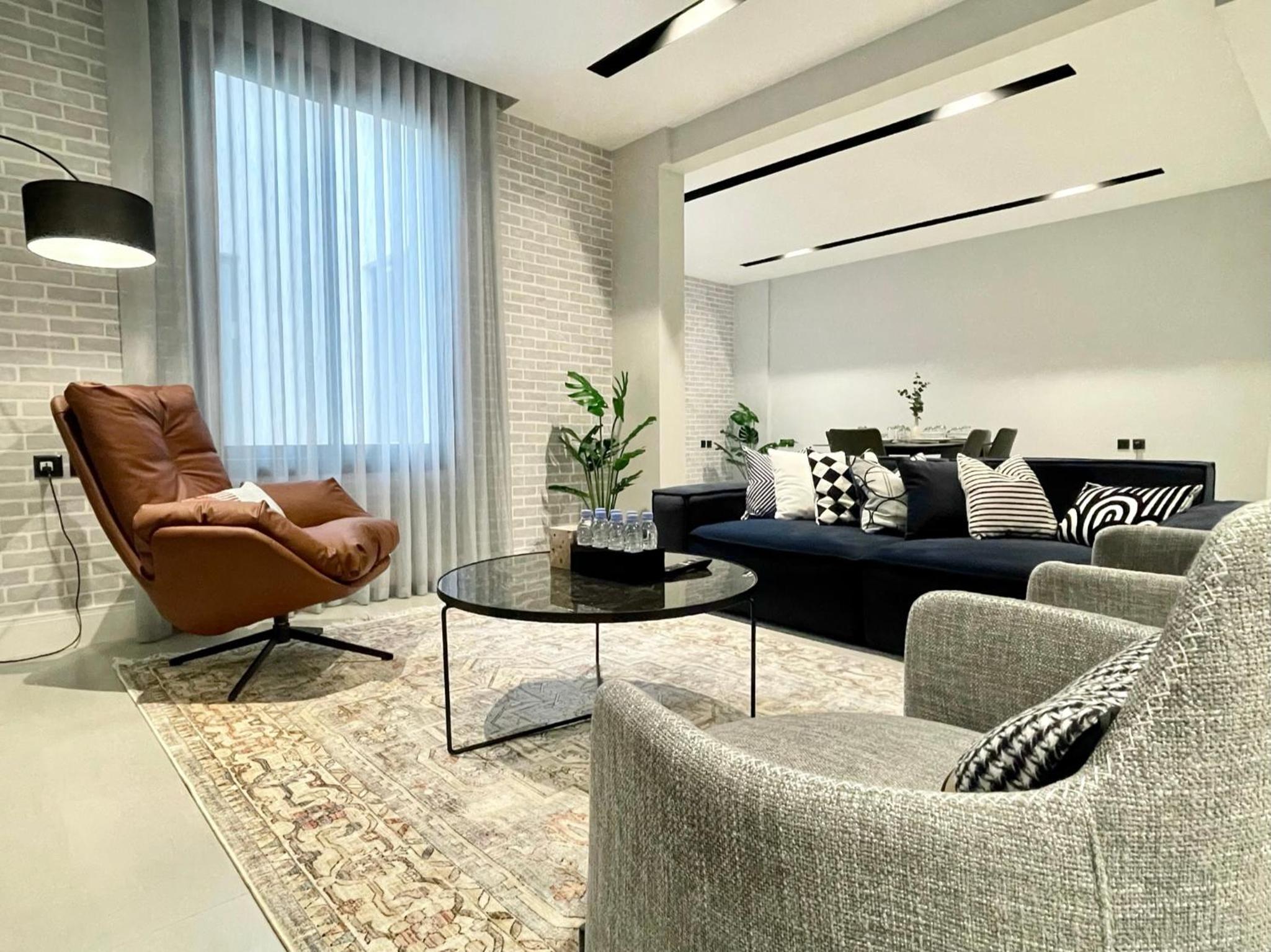 C Living - Executive - AQIQ
