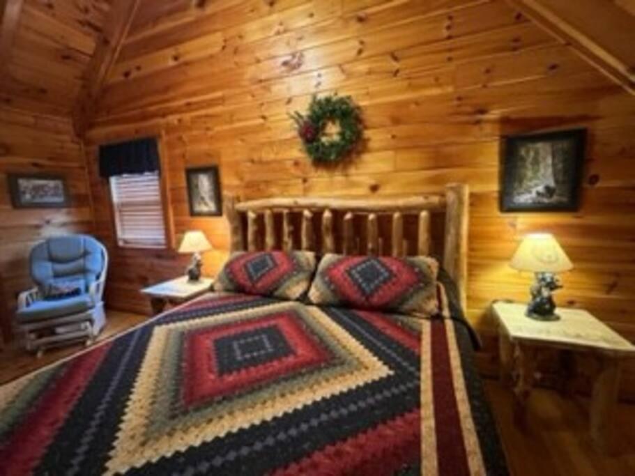 Yogi's Den: Breathtaking Views! 3 min to Dollywood, on 1 acre! view 3