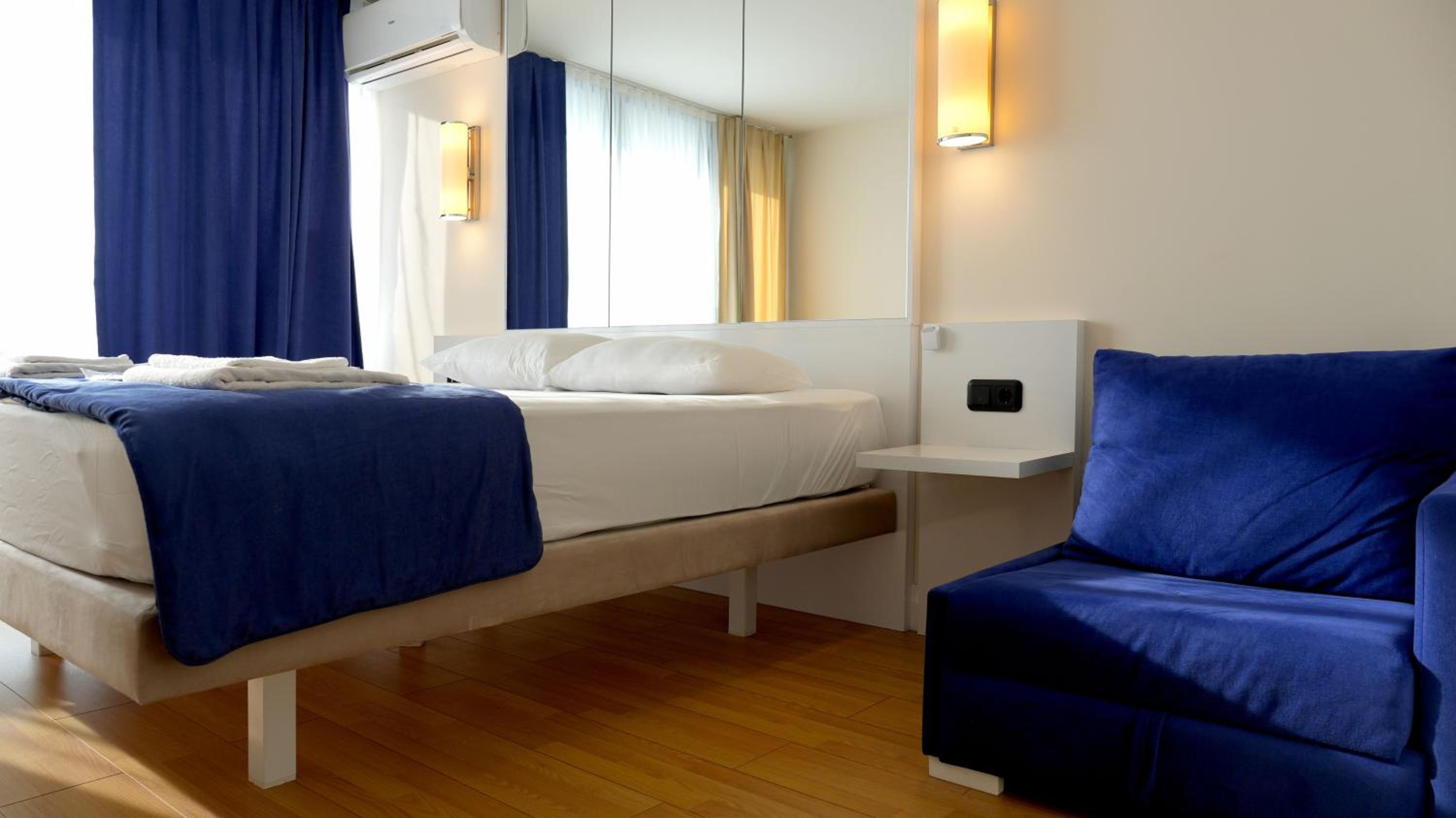 Lux Apart Hotel 555 view 2