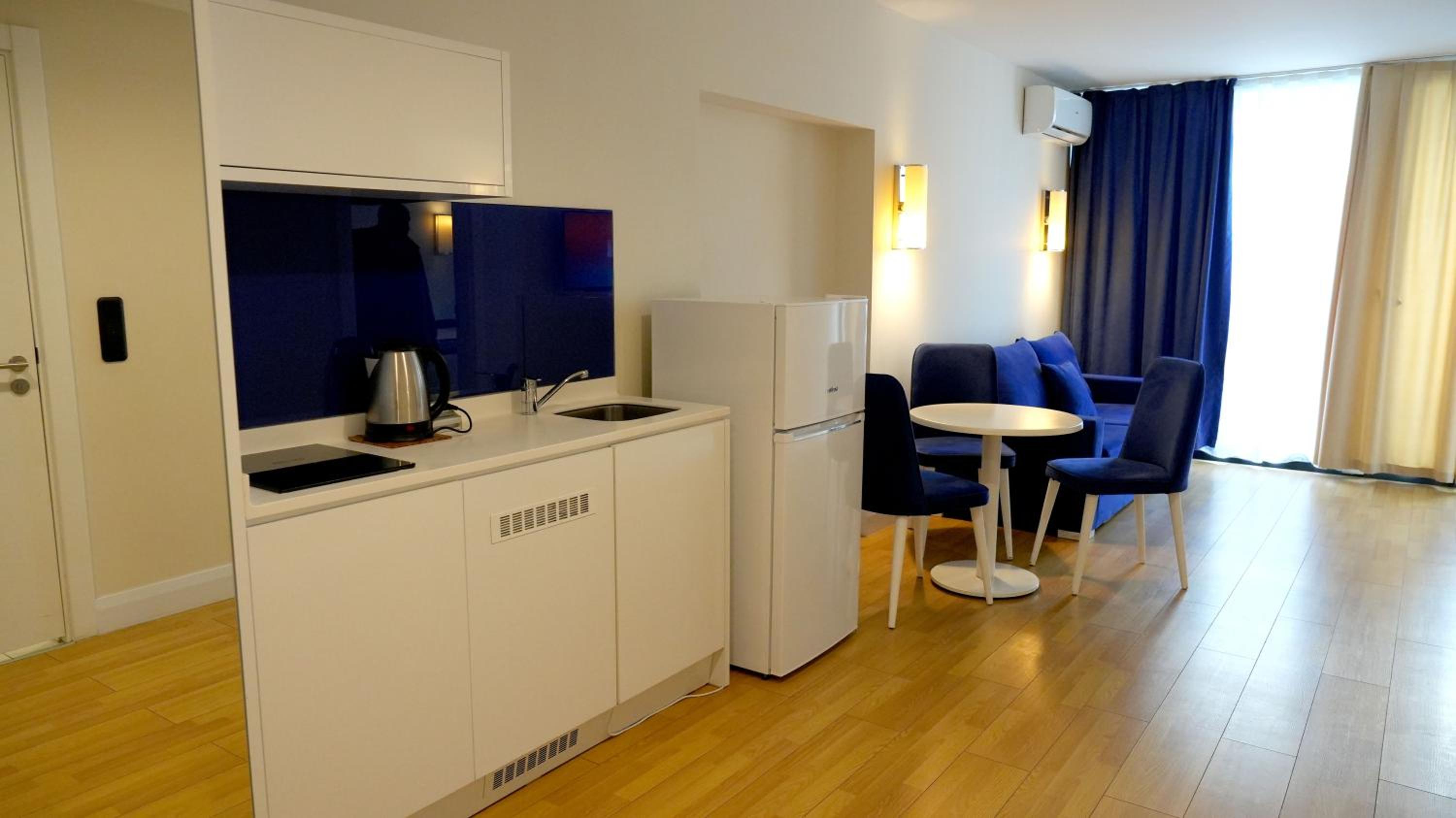 Lux Apart Hotel 555 view 5
