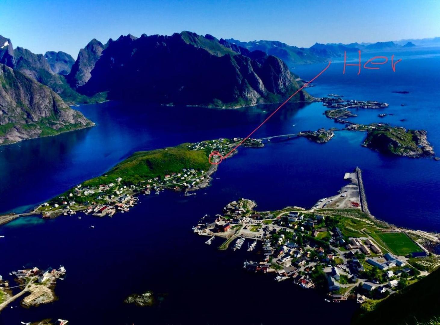Utsiktsperle på Reine I Lofoten view 2