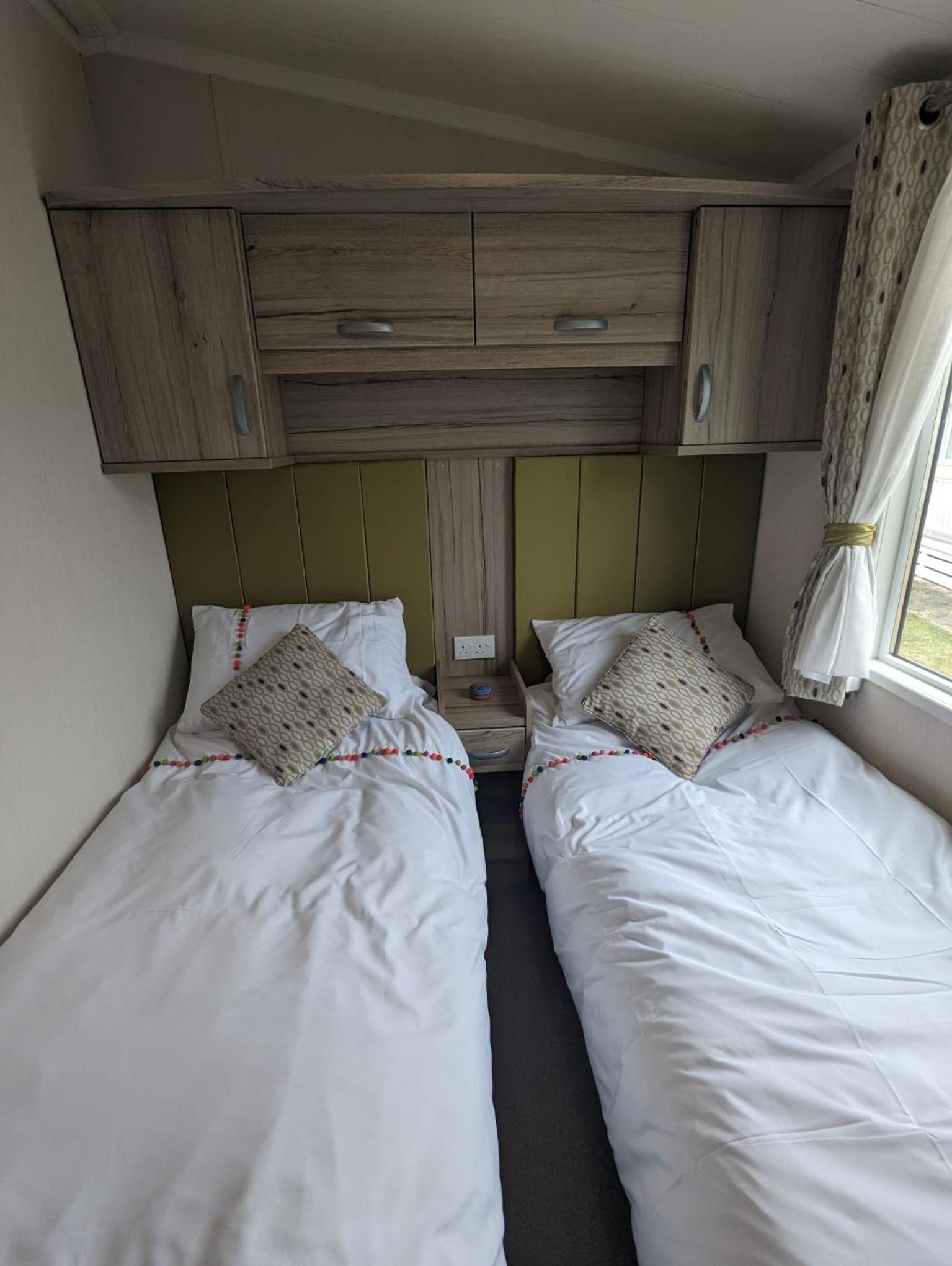 BEAUTIFUL LODGE on SHOREFIELD Country Park on edge of New Forest ENTERTAINMENT AND LEISURE PASSES INCLUDED view 5