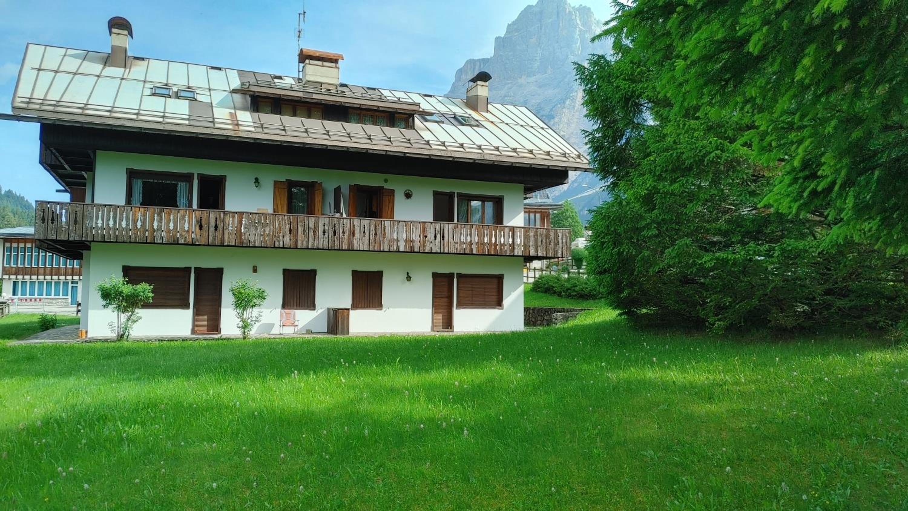 Casa di montagna con camino e terrazza en Trento