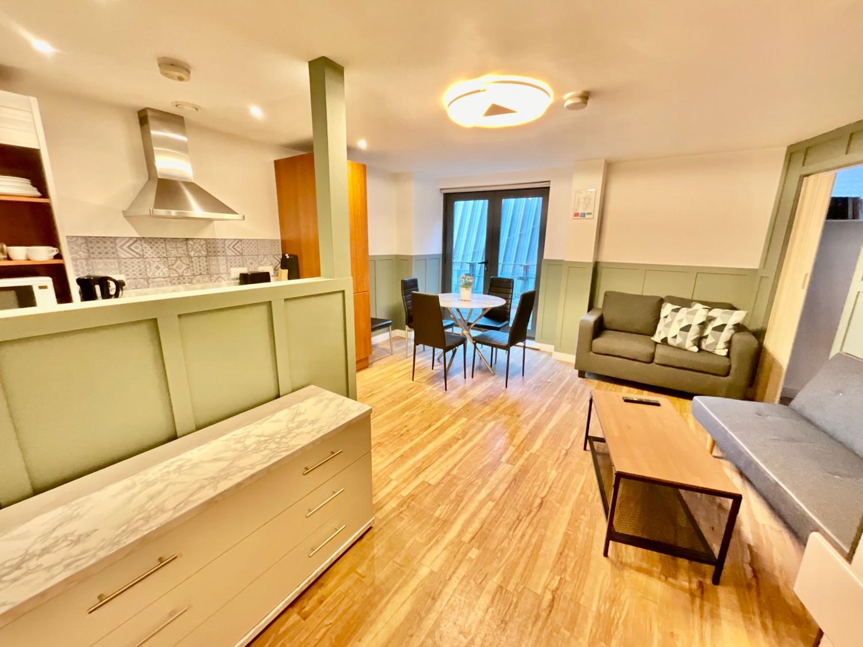 Two bedrooms flat - Manchester city centre view 5