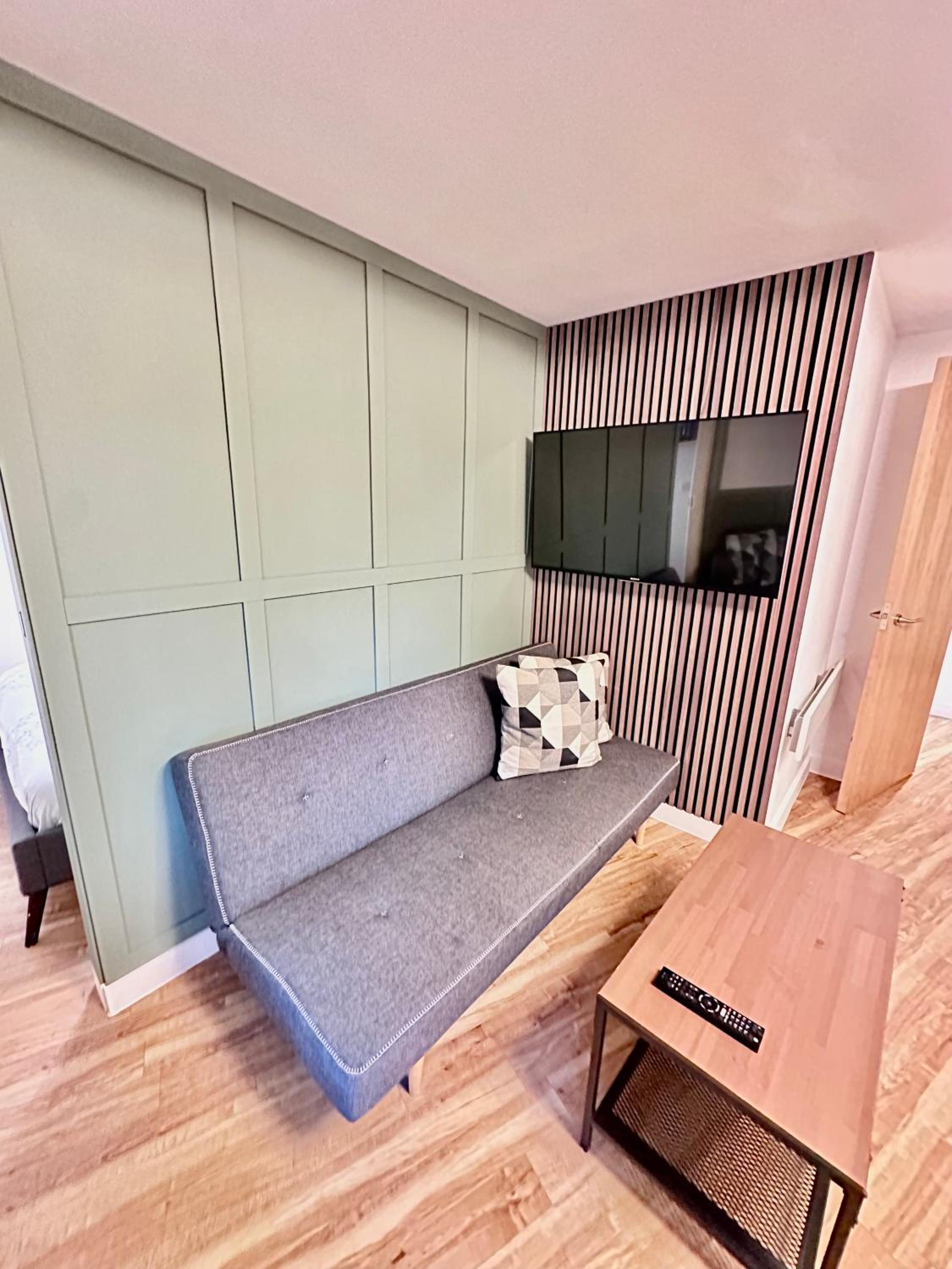 Two bedrooms flat - Manchester city centre view 3