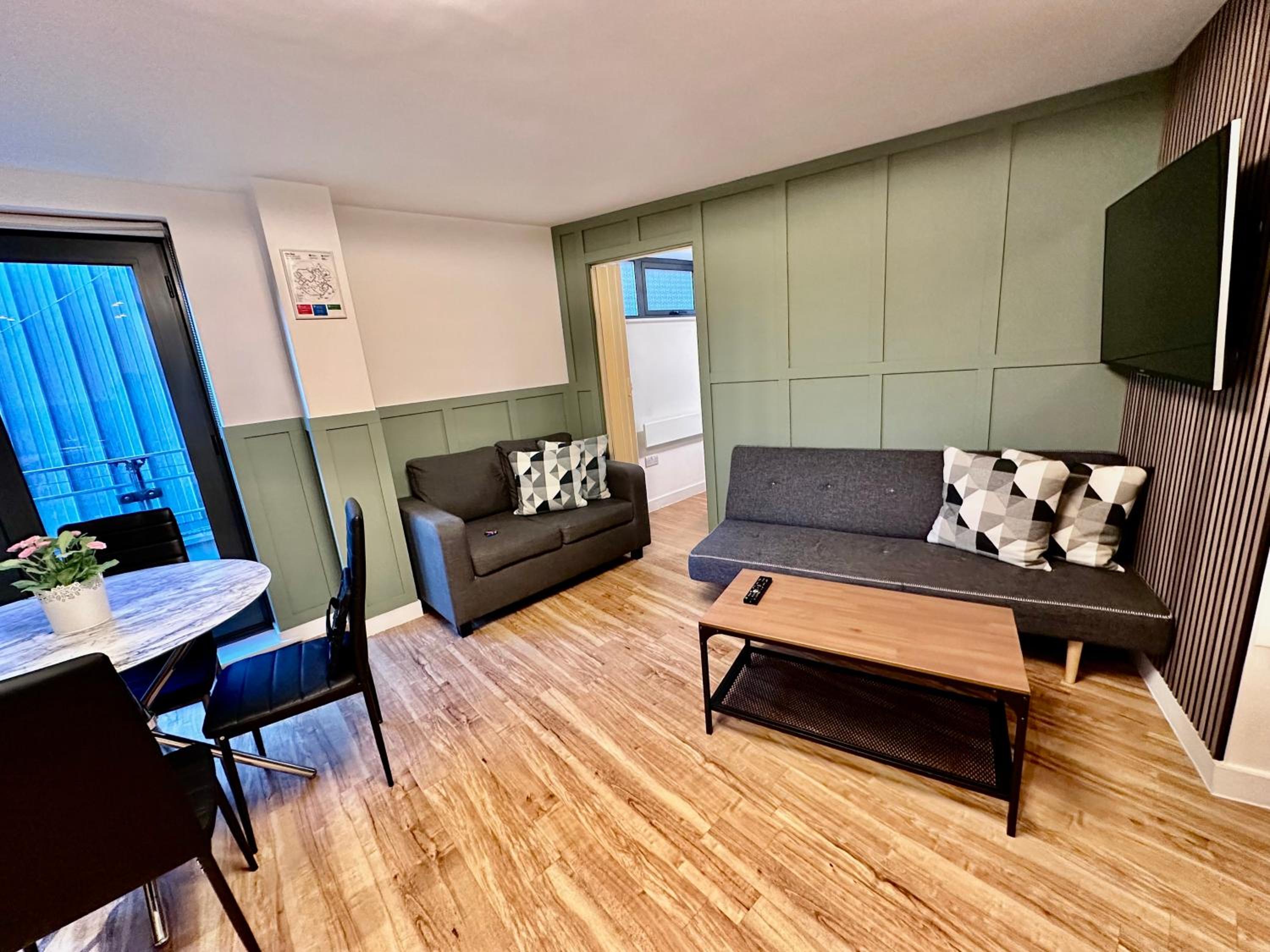 Two bedrooms flat - Manchester city centre view 2