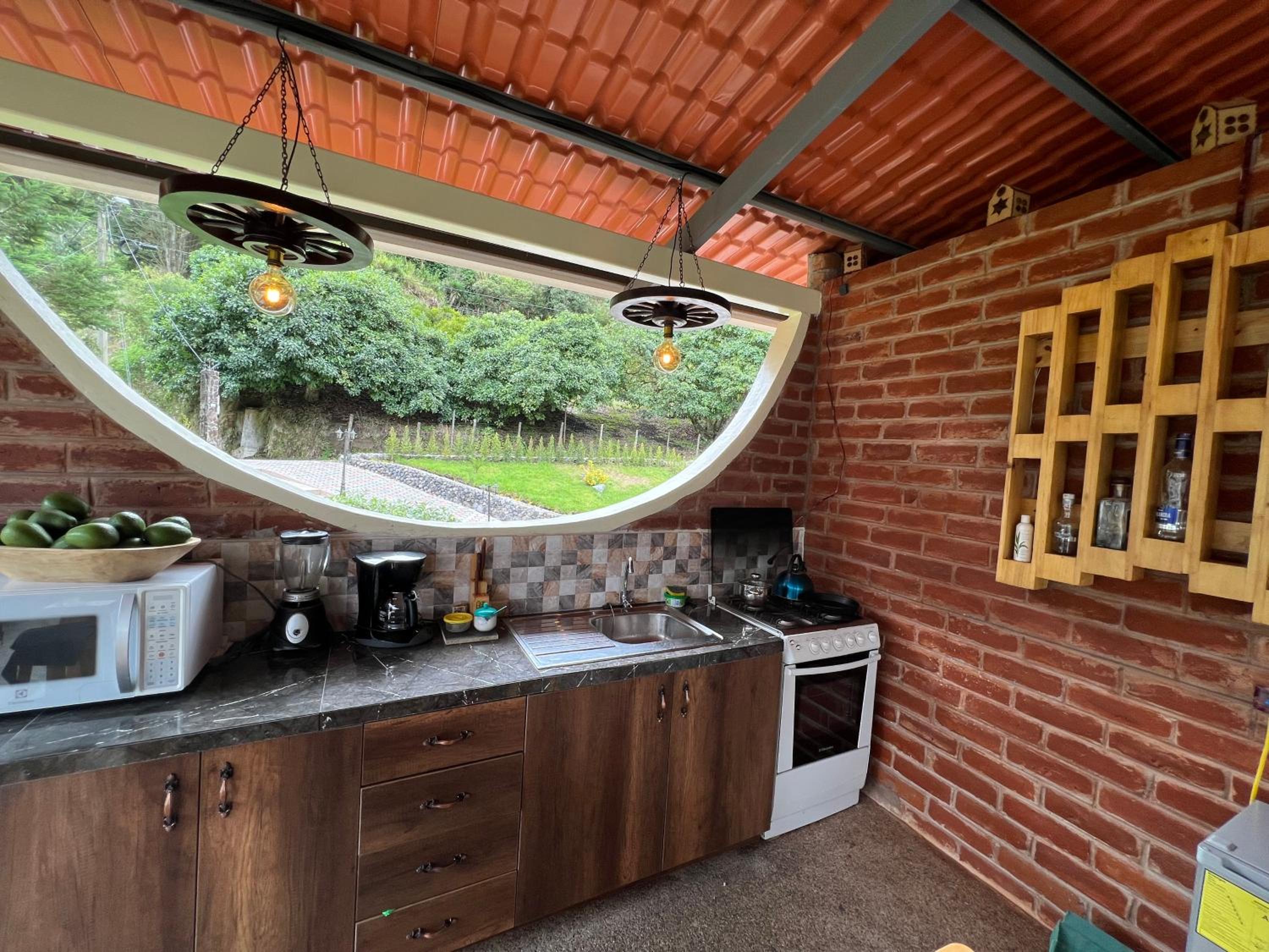 Habitación privada con terraza panorámica, cocina, parqueadero
